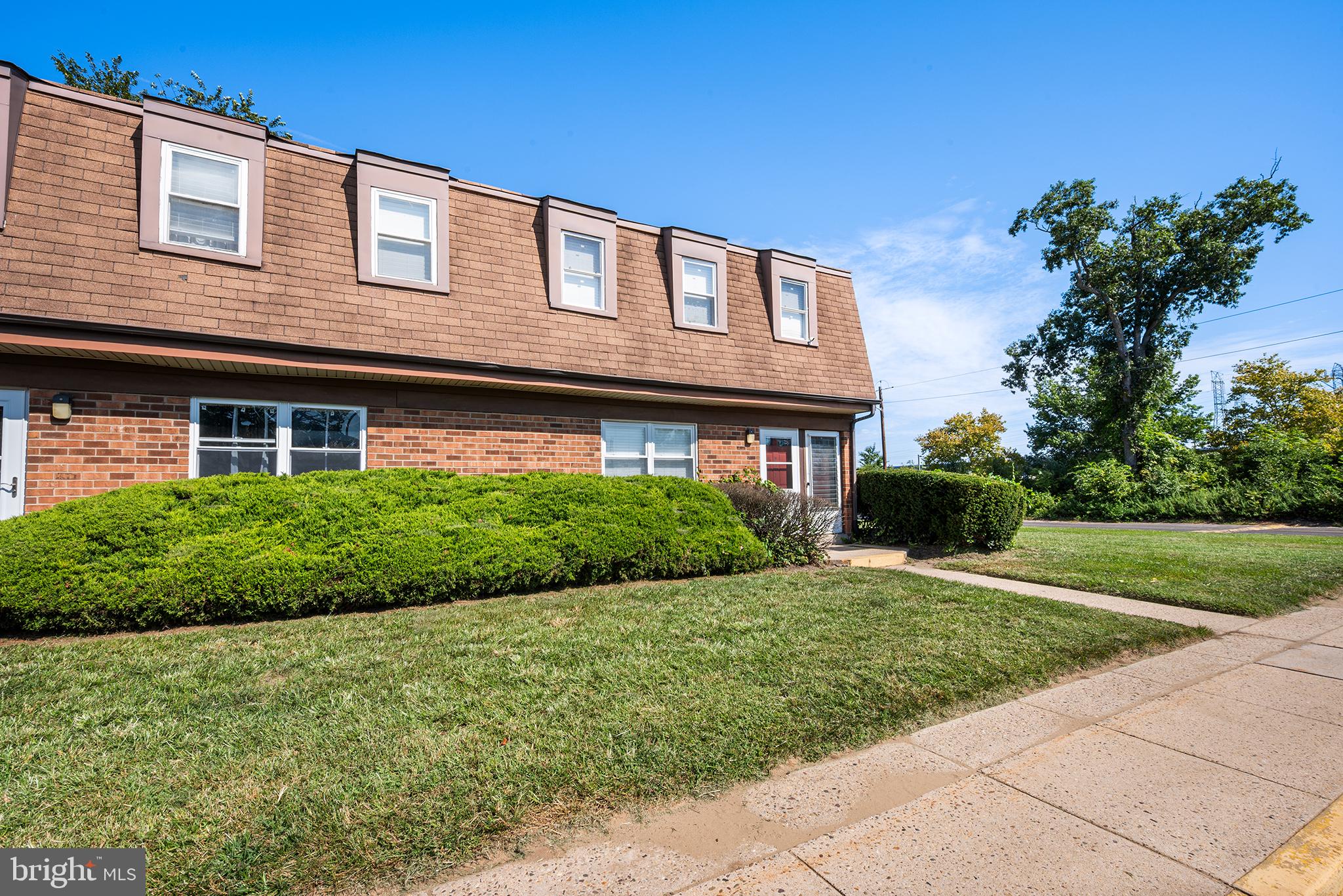 847 HENRI COURT