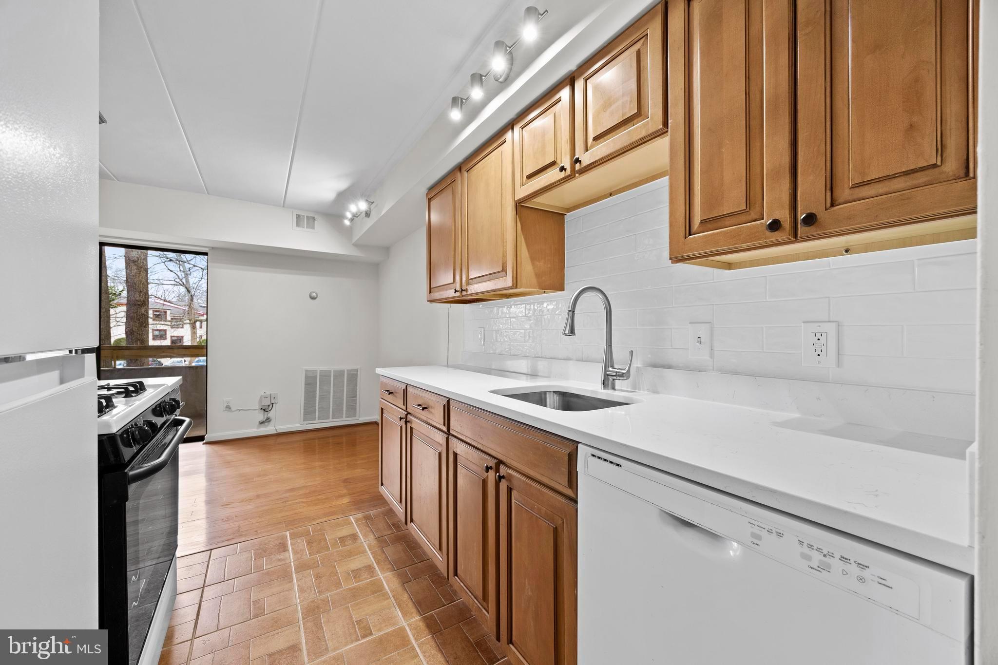 GLENVALE CONDO - Residential