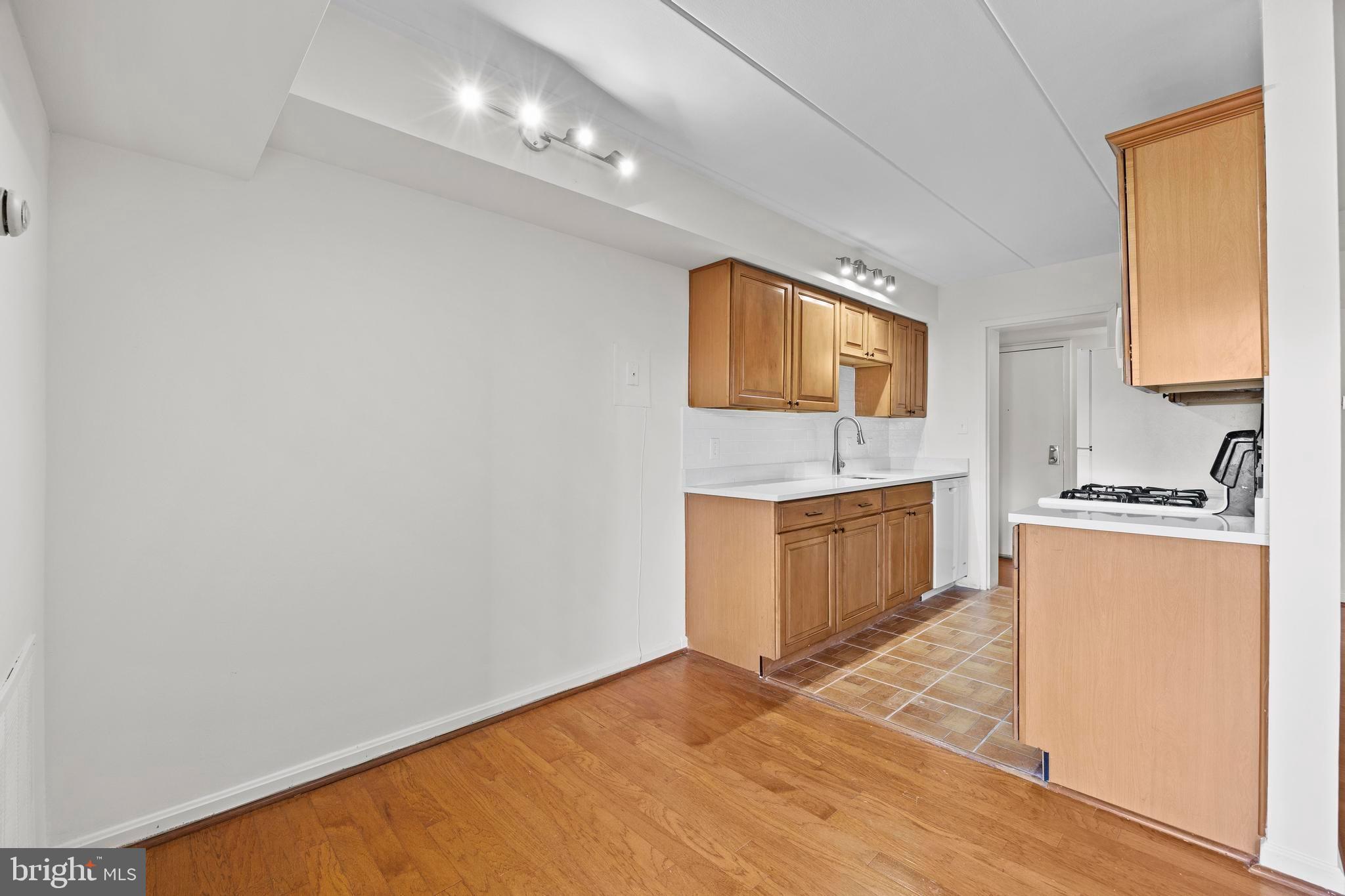 GLENVALE CONDO - Residential