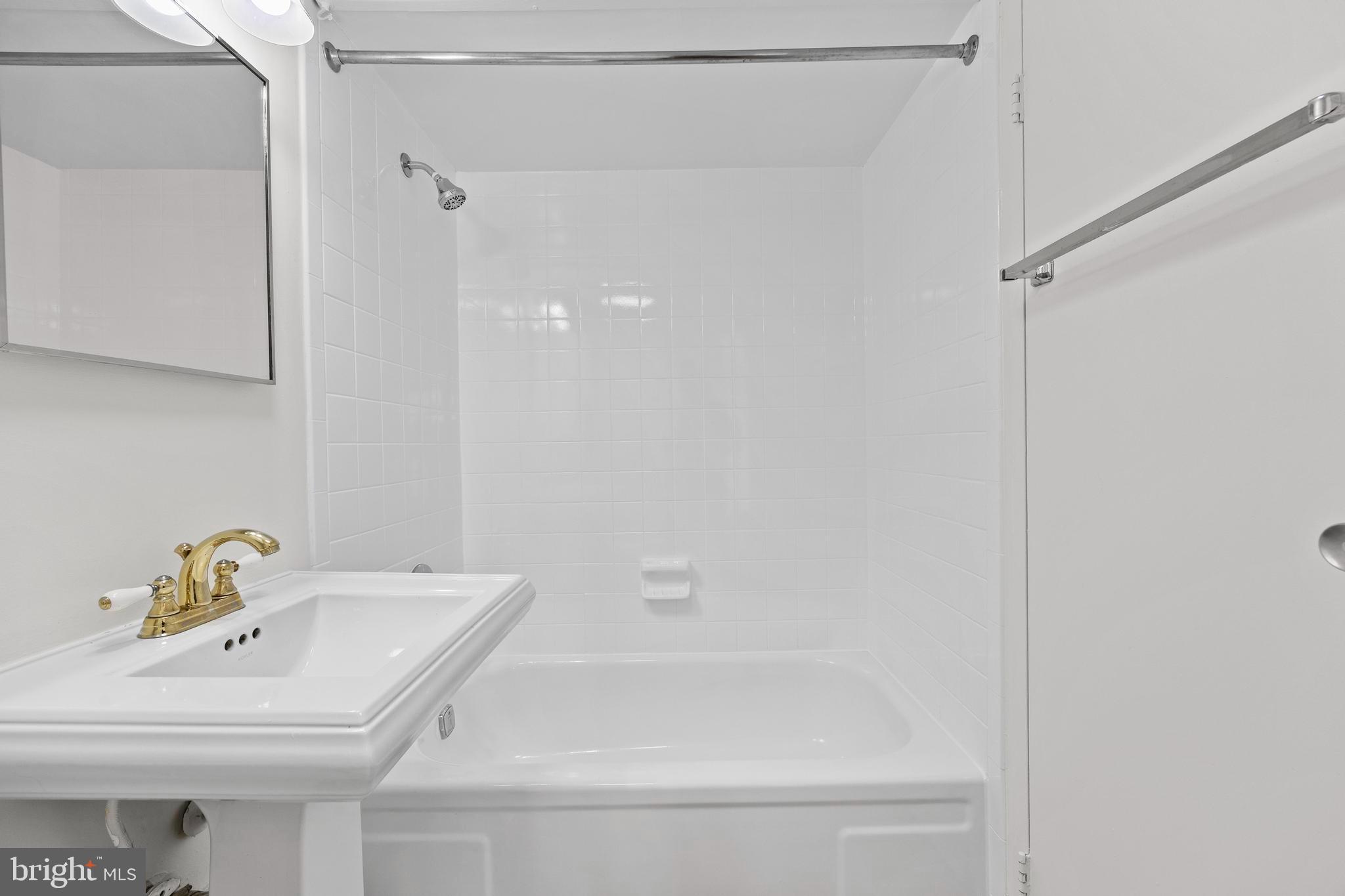 GLENVALE CONDO - Residential