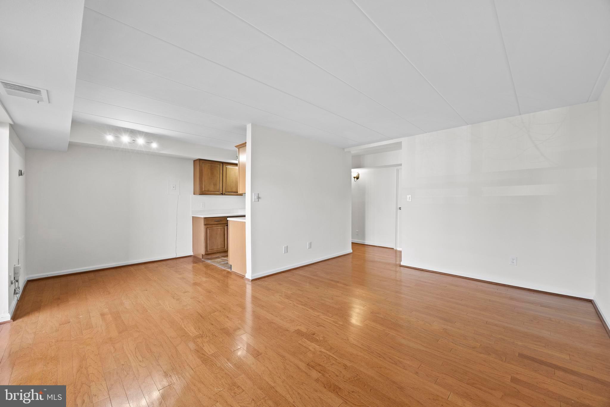 GLENVALE CONDO - Residential