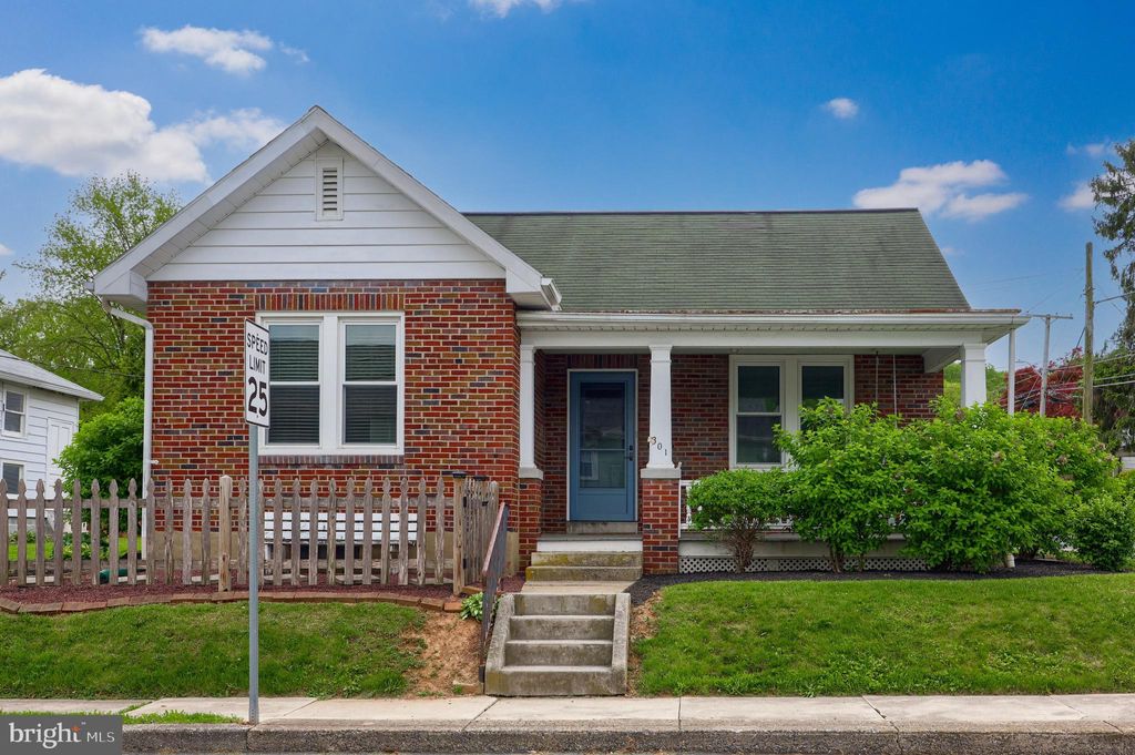 Photo of 301 WASHINGTON AVE, EPHRATA, PA 17522 (MLS # PALA2034100)