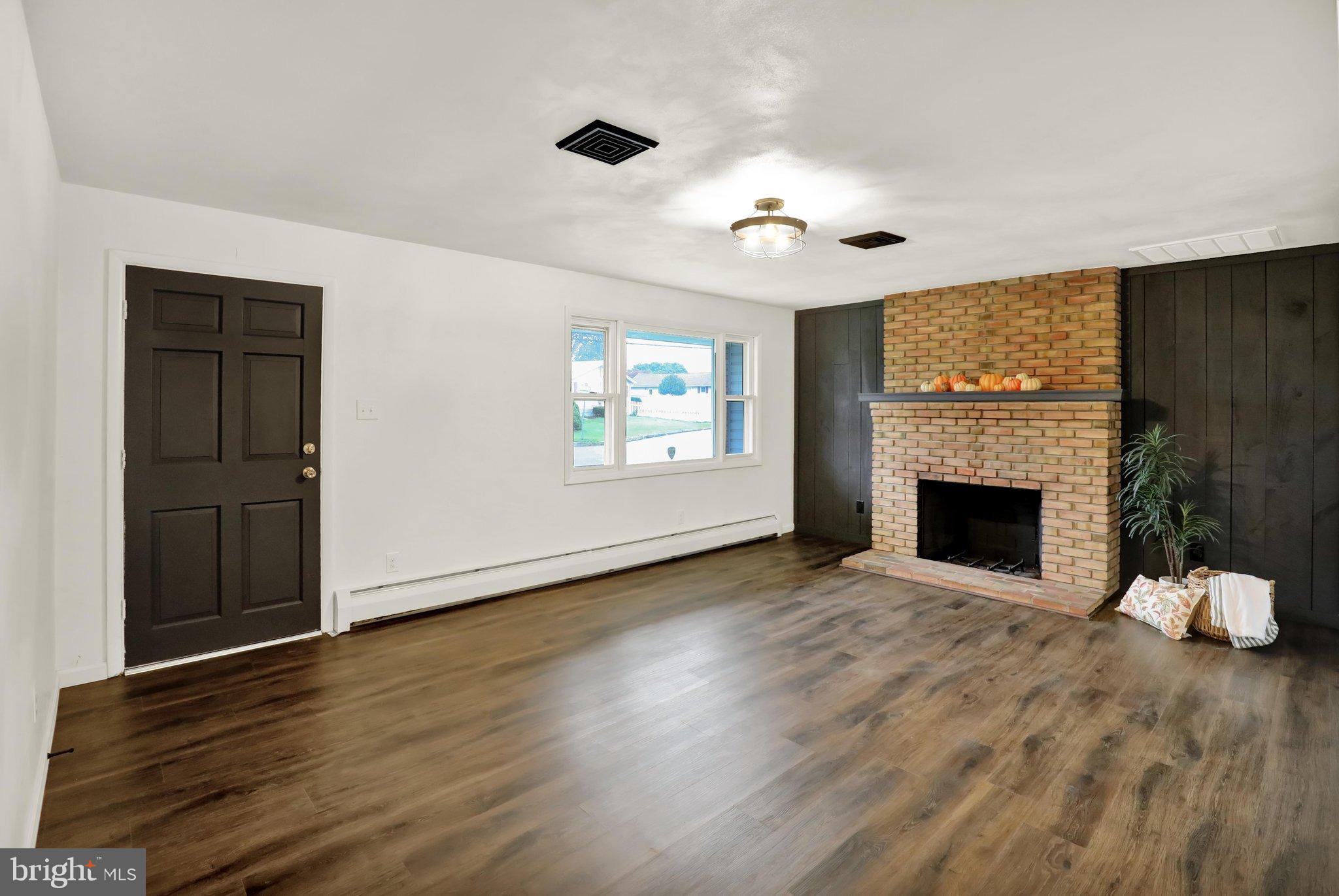 1624 GREENWOOD DRIVE