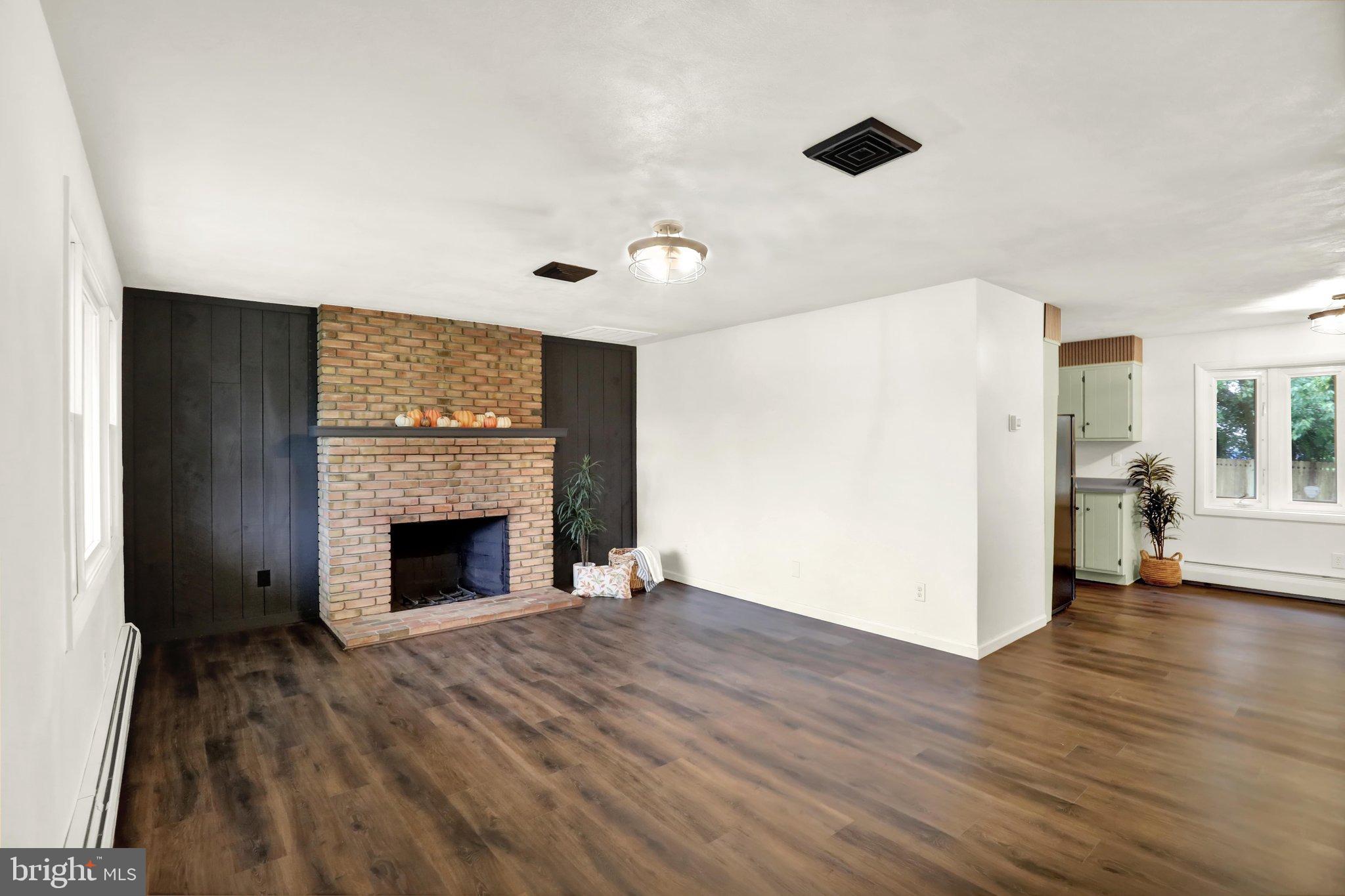1624 GREENWOOD DRIVE