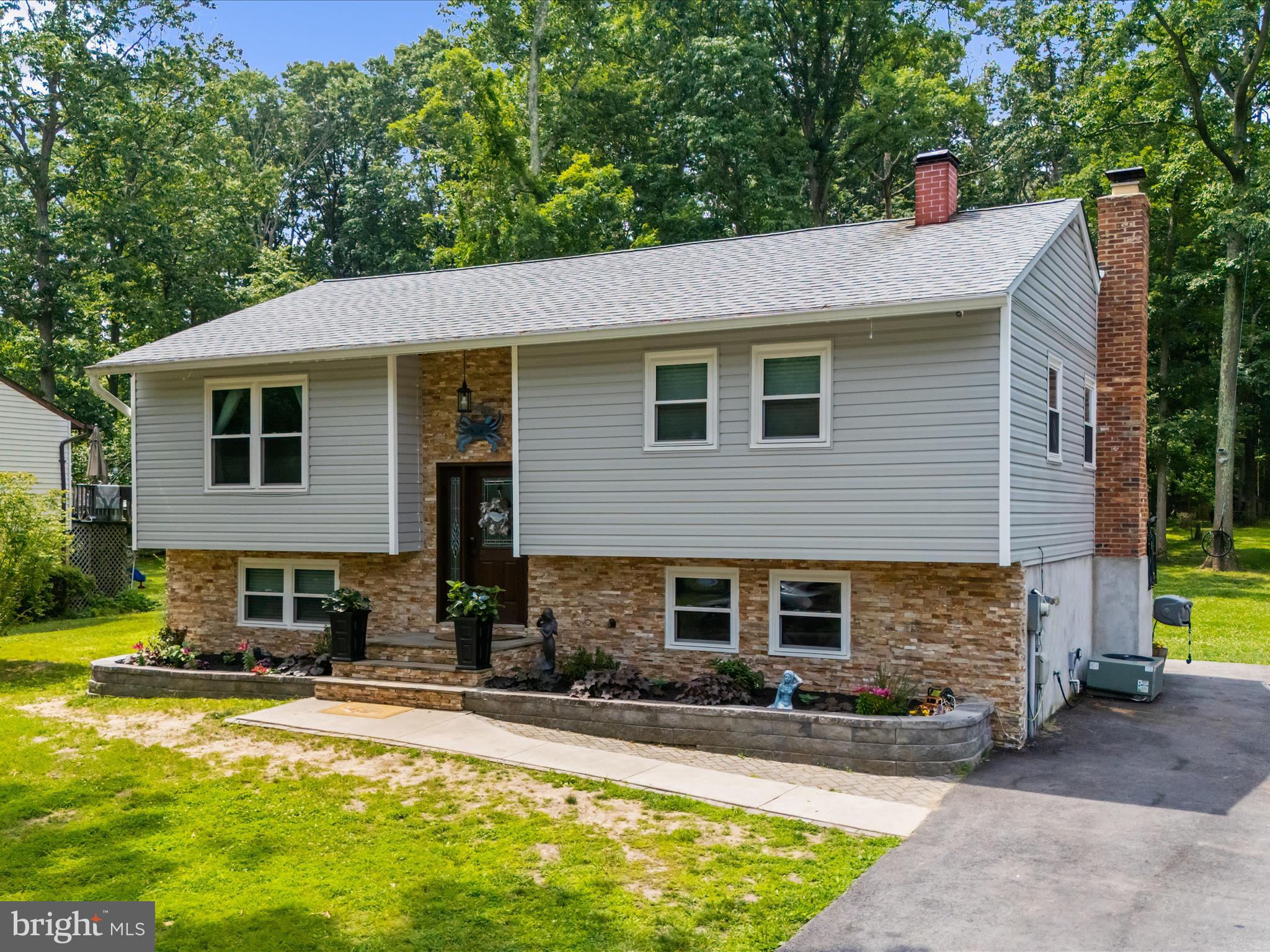 1215 HOLMEWOOD DRIVE