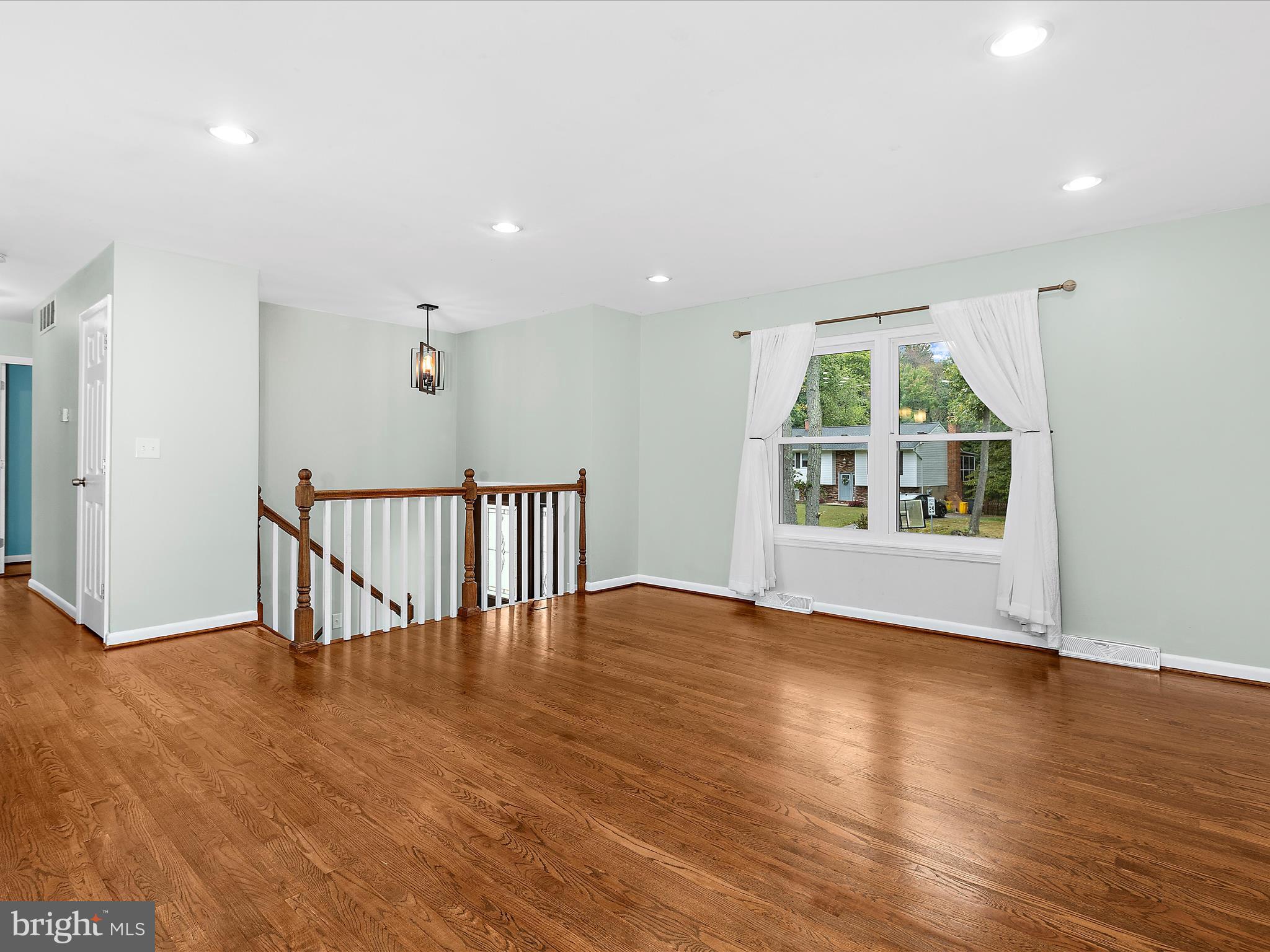 1215 HOLMEWOOD DRIVE