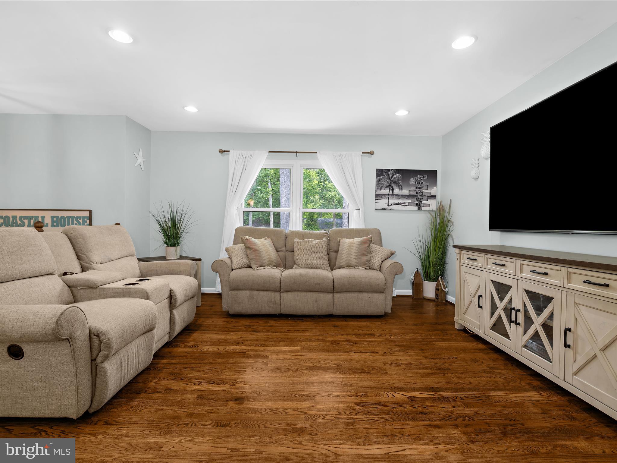 1215 HOLMEWOOD DRIVE