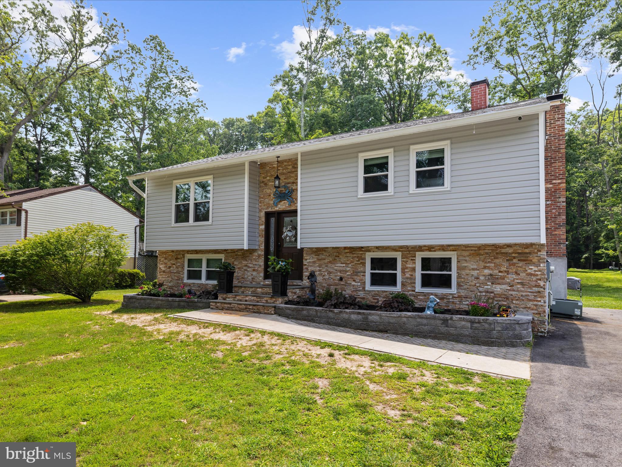 1215 HOLMEWOOD DRIVE