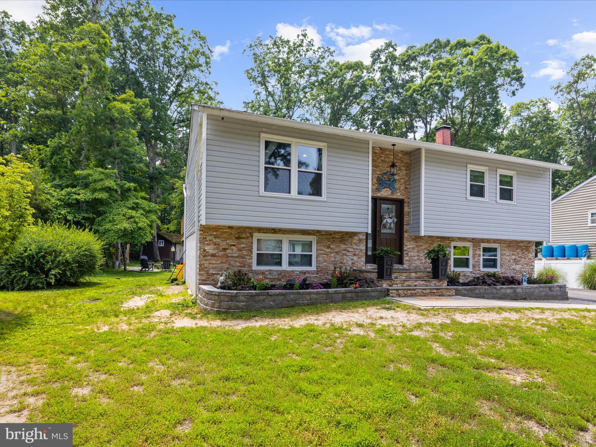 1215 HOLMEWOOD DRIVE
