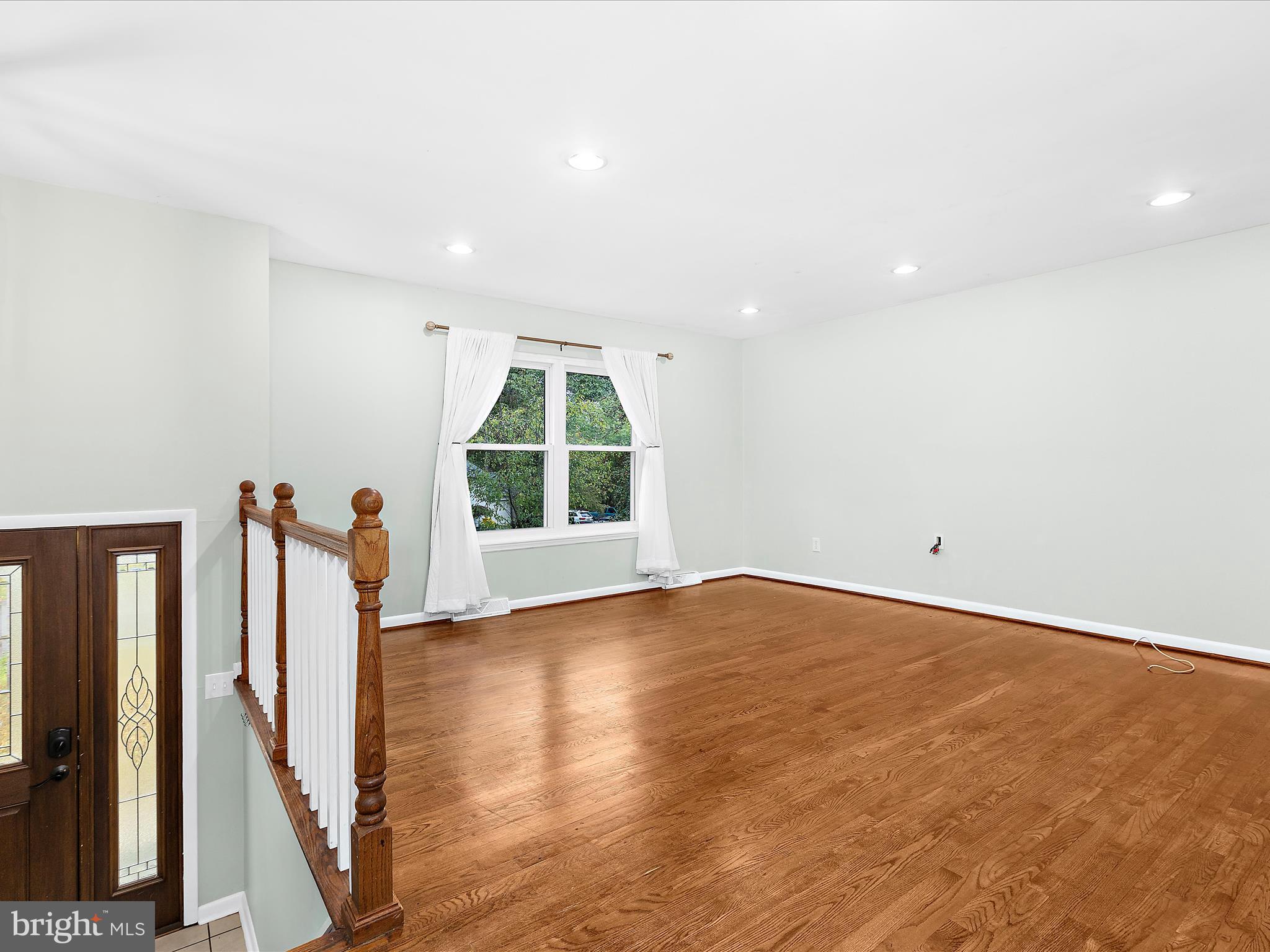 1215 HOLMEWOOD DRIVE