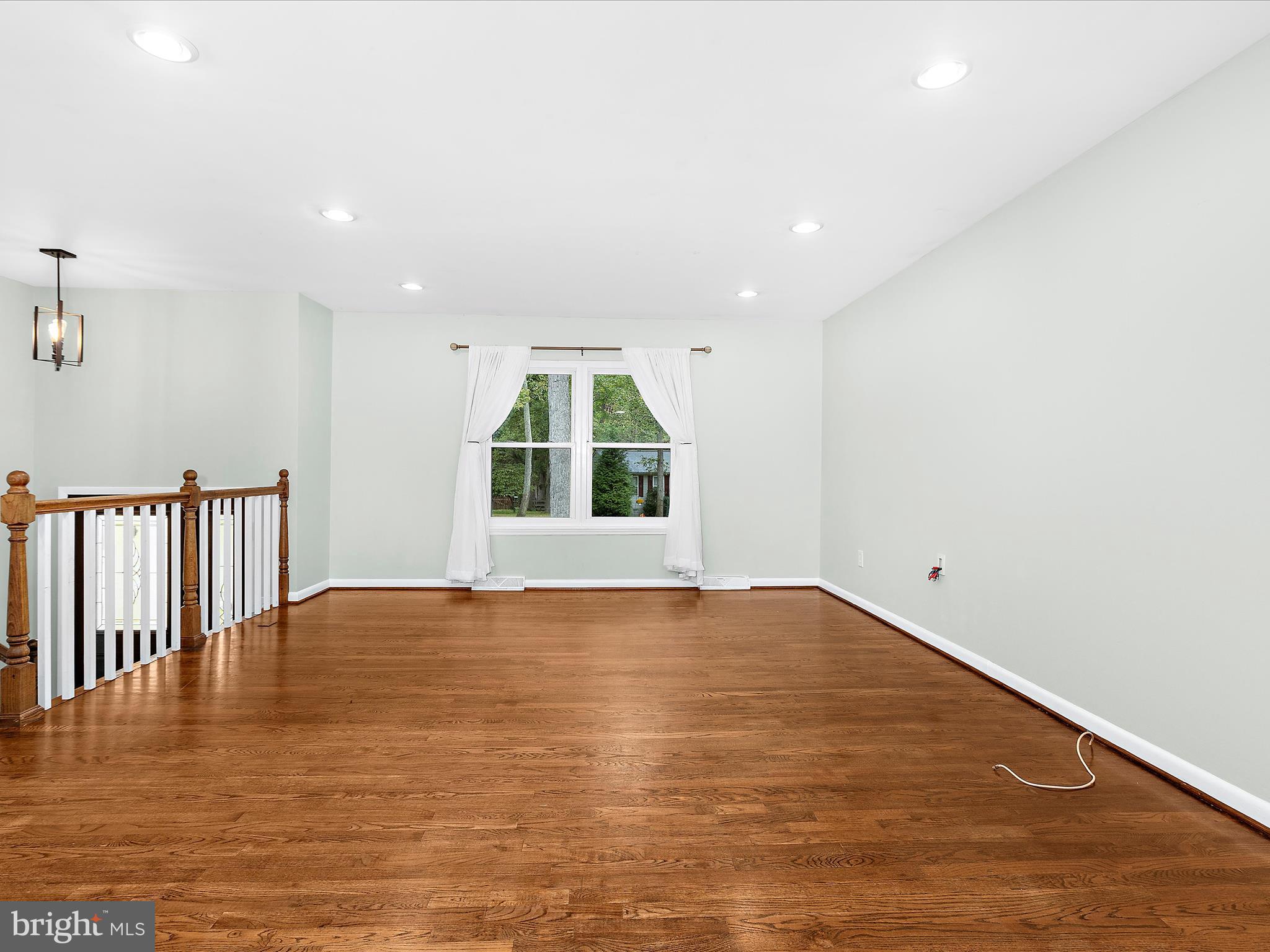 1215 HOLMEWOOD DRIVE