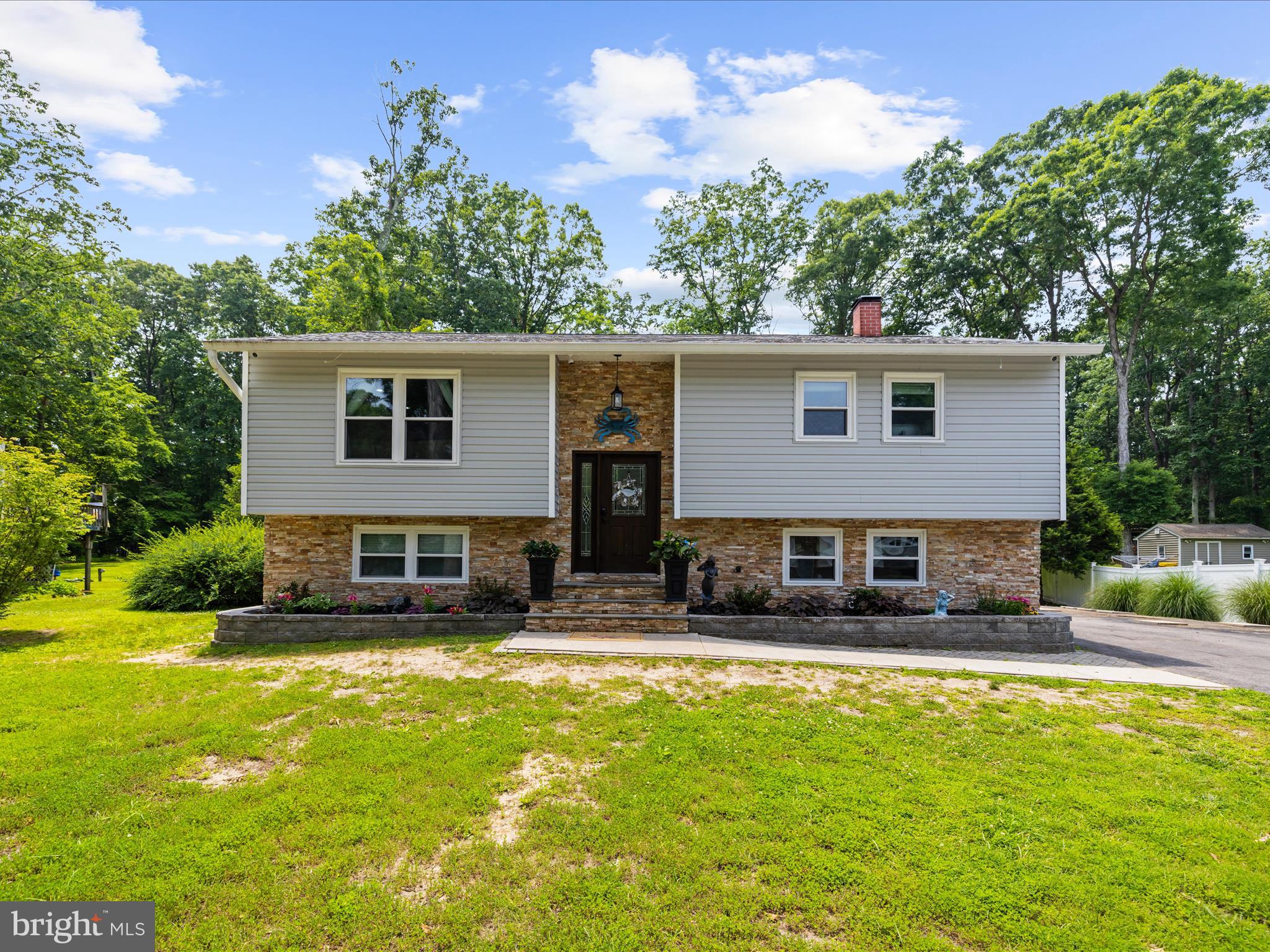 1215 HOLMEWOOD DRIVE