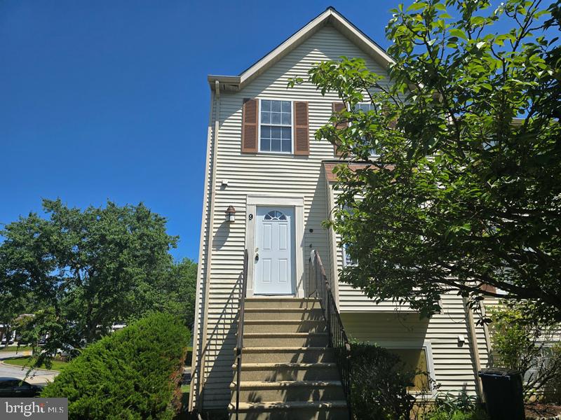 3-bedroom, 1.5-bath townhome featuring a spacious, upgraded kitchen with stainless steel appliances and LVP flooring. Enjoy outdoor living on the private deck—perfect for relaxing or entertaining. Conveniently located near I-495, shopping centers, public transportation, and local schools, this home offers both comfort and accessibility.