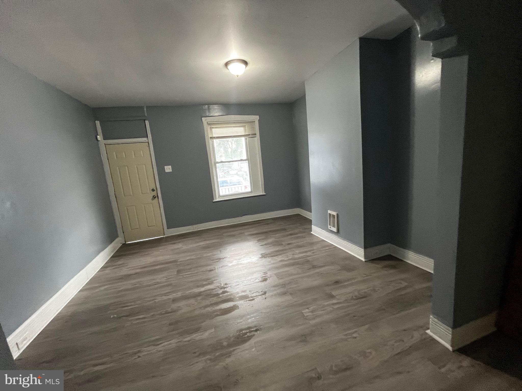 ELMWOOD PARK - Residential Lease