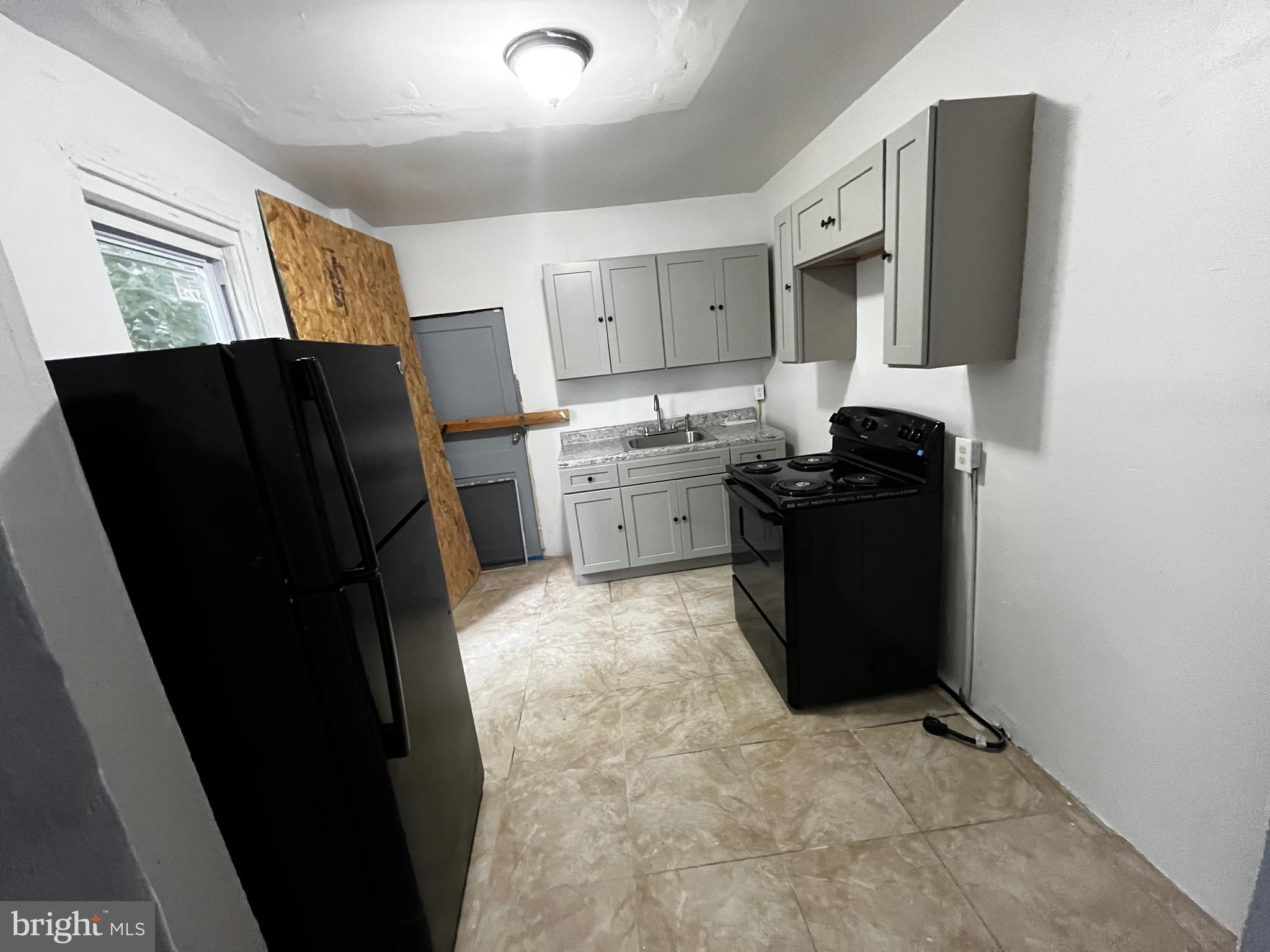 ELMWOOD PARK - Residential Lease