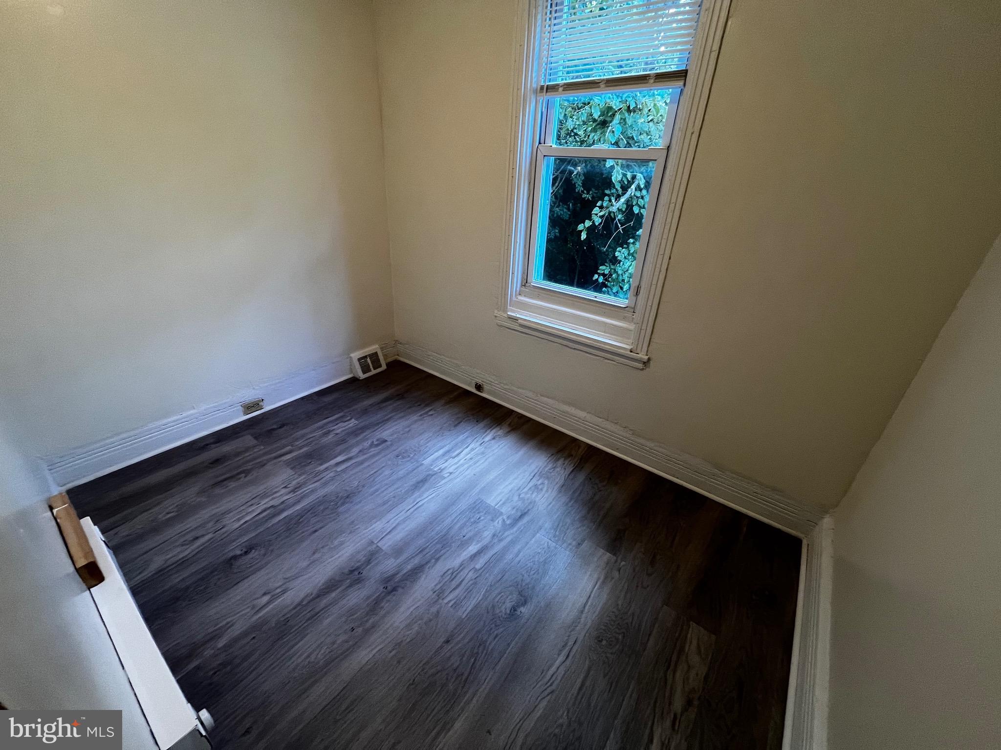 ELMWOOD PARK - Residential Lease