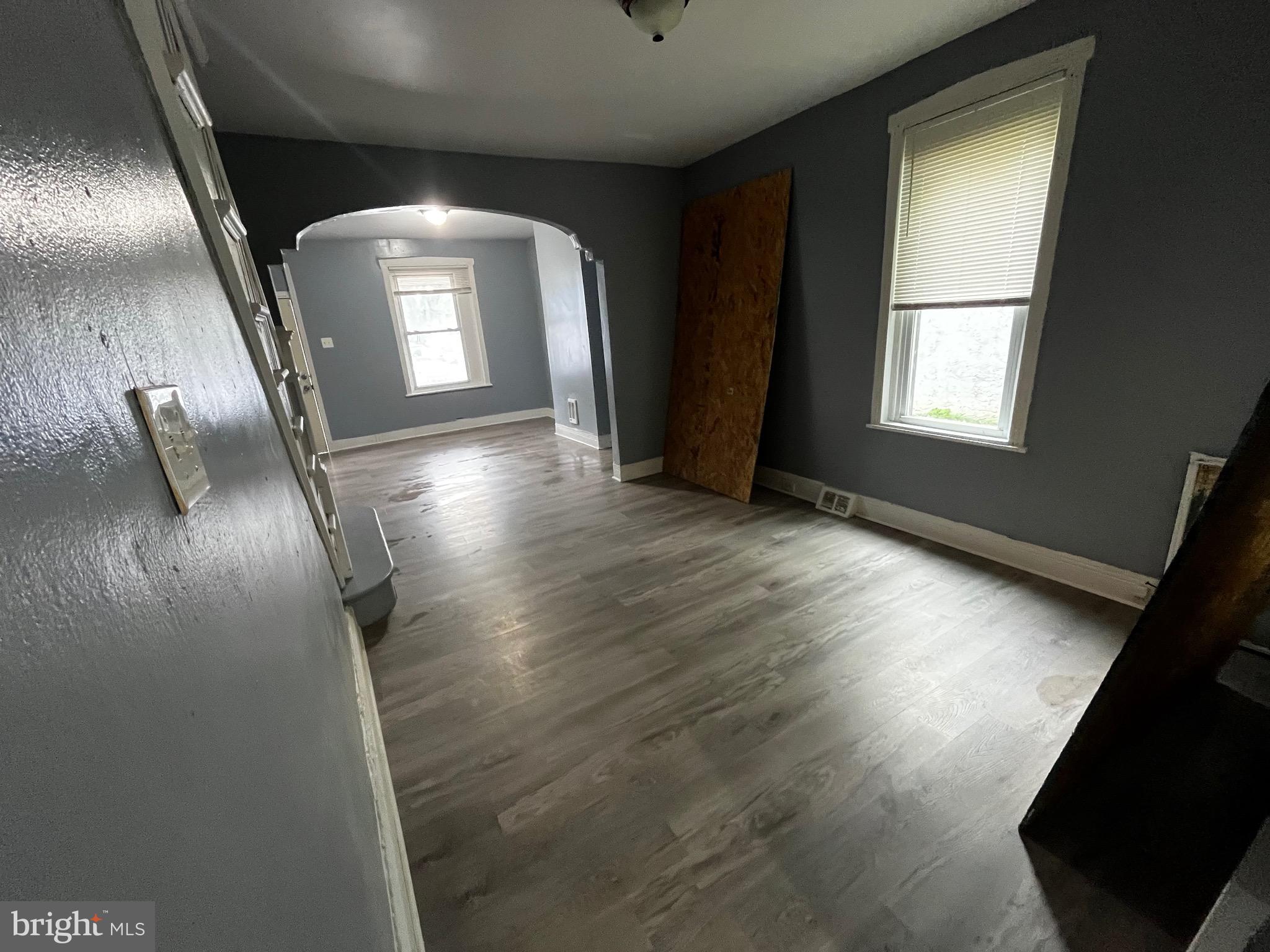 ELMWOOD PARK - Residential Lease