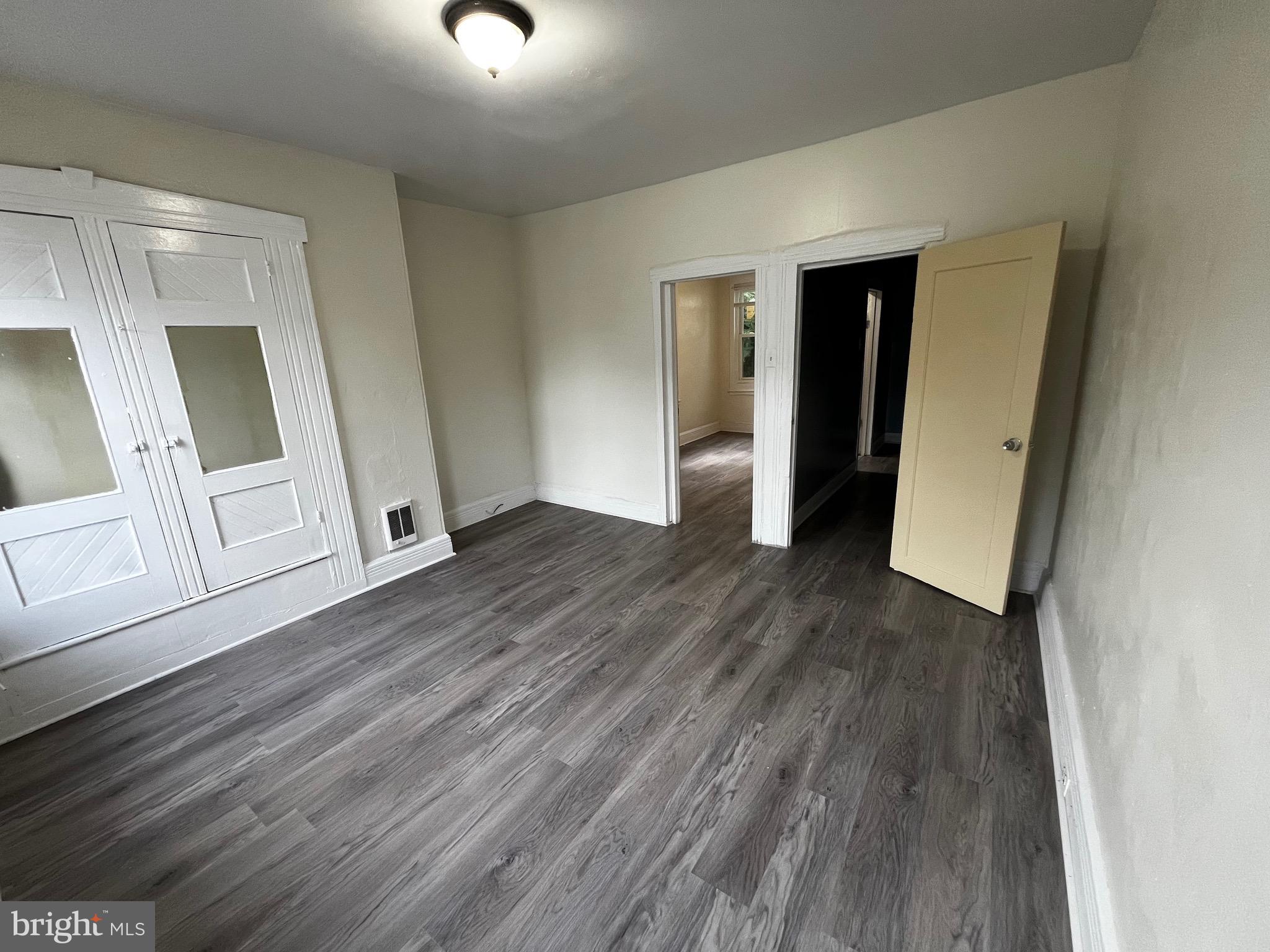 ELMWOOD PARK - Residential Lease