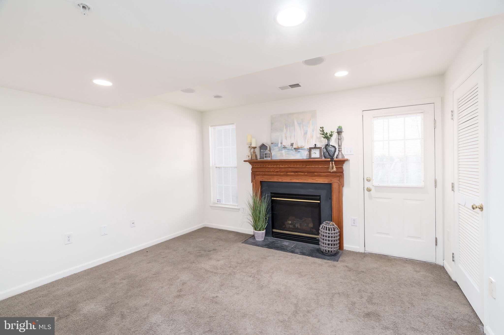 THE COURTS OF MALLORY - Residential