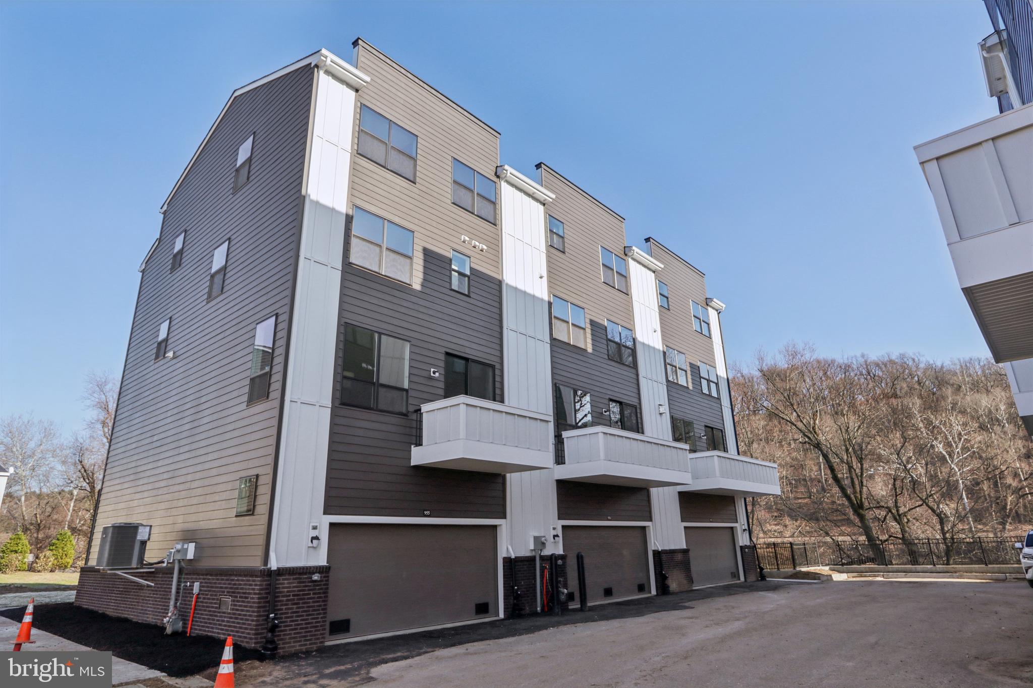 RIVER PLACE - Residential