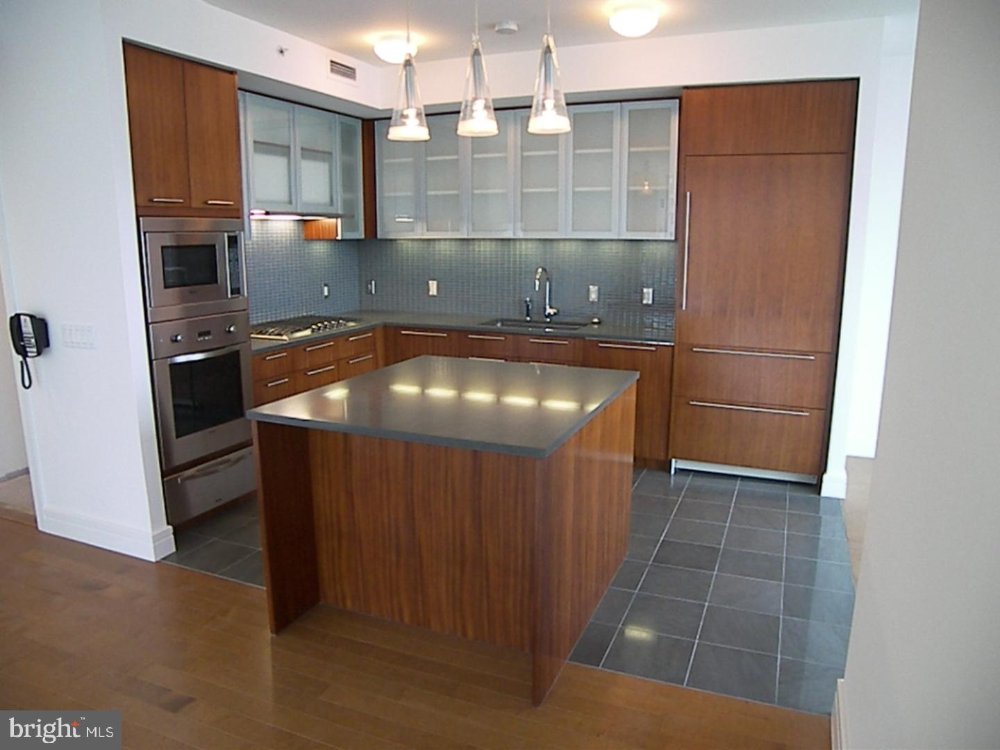 AVENUE OF THE ARTS - Residential