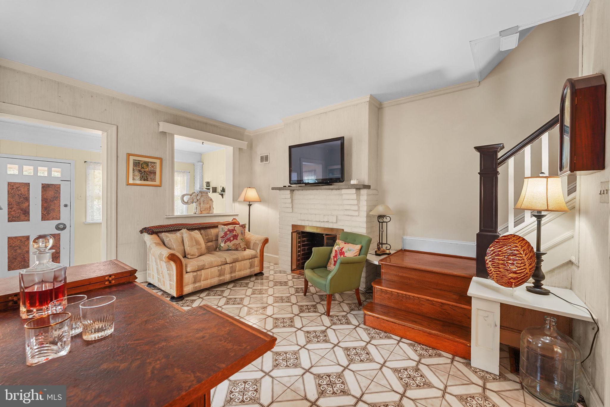 31 E GRAVERS LANE