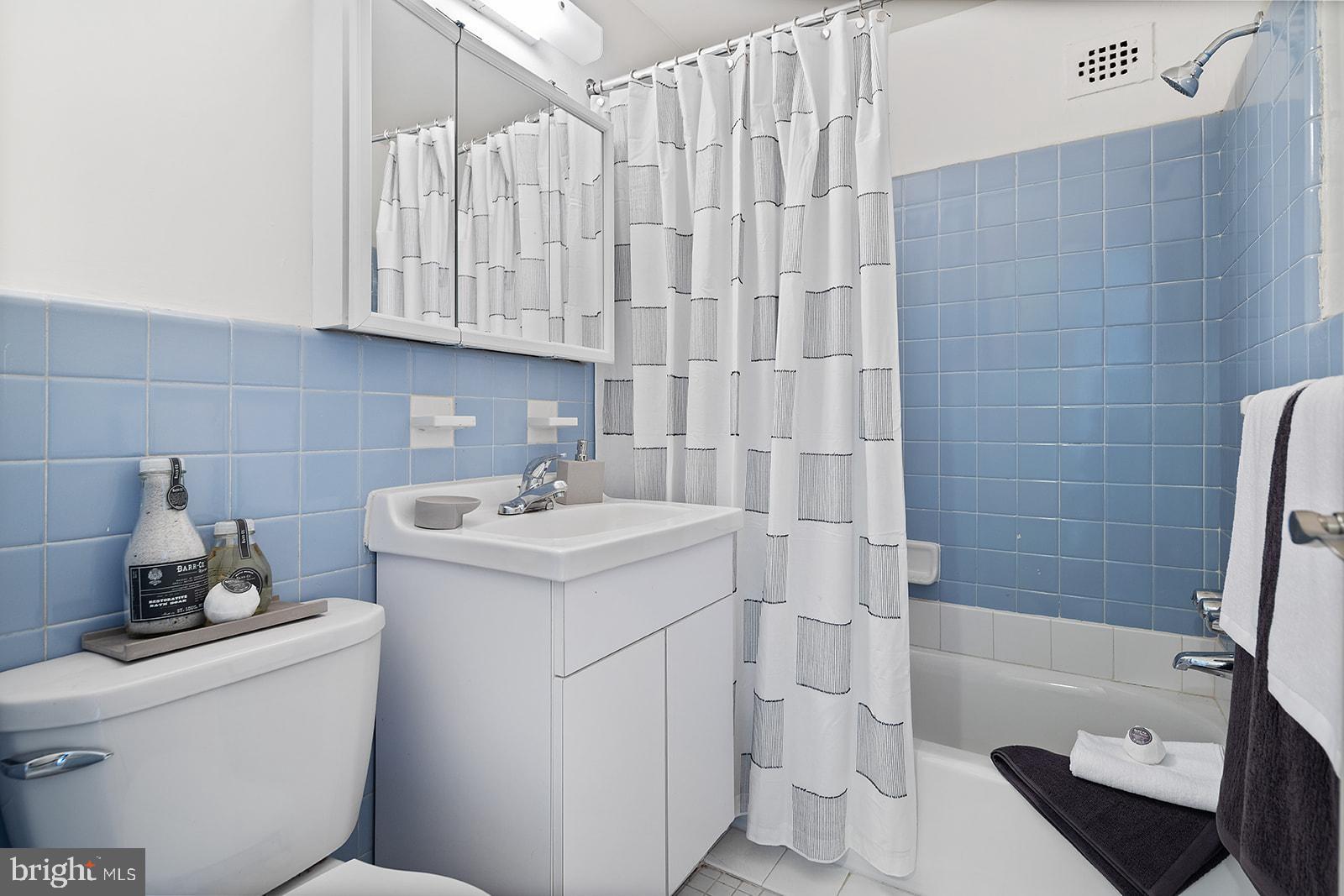 FAIRMOUNT - Residential Lease