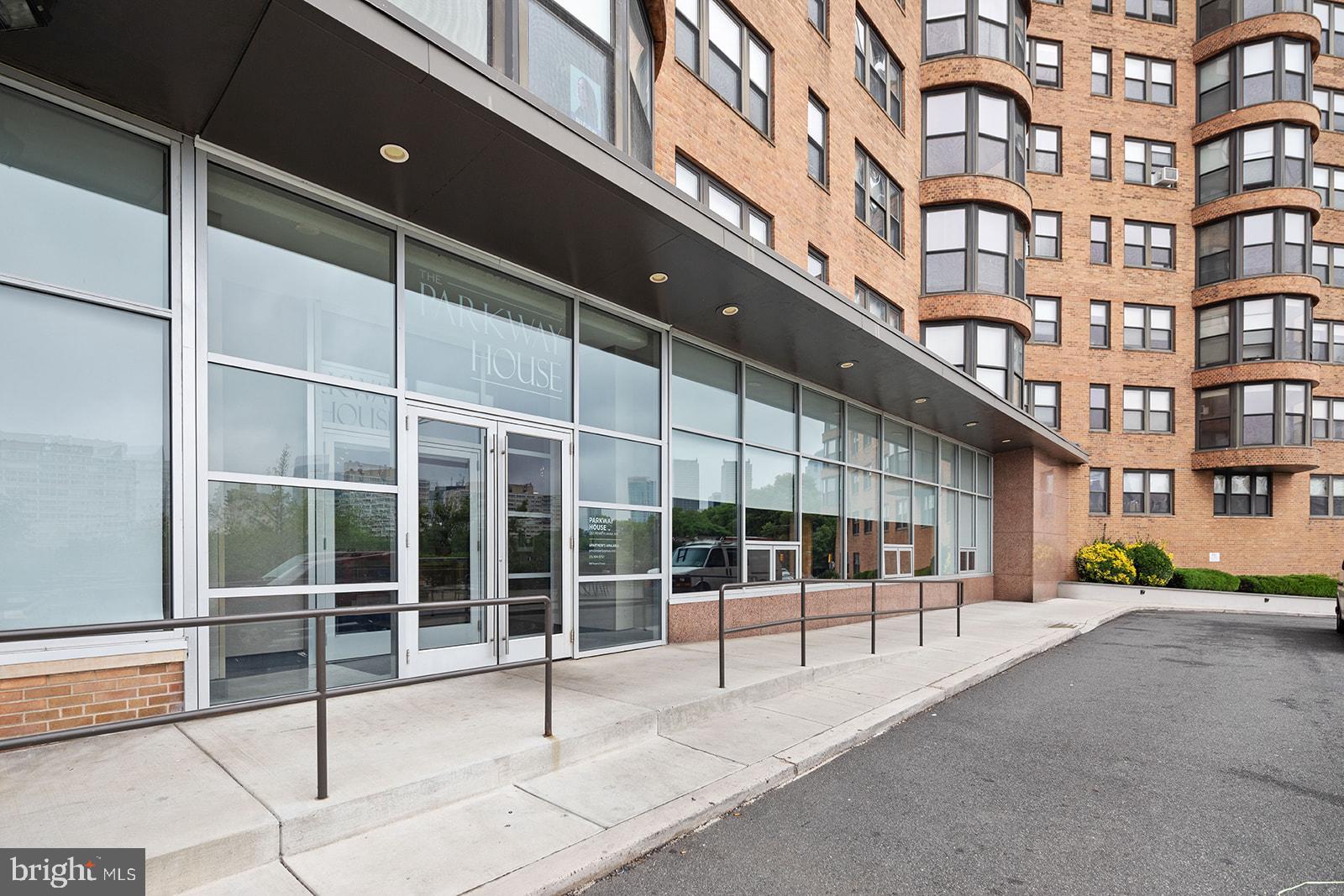 FAIRMOUNT - Residential Lease