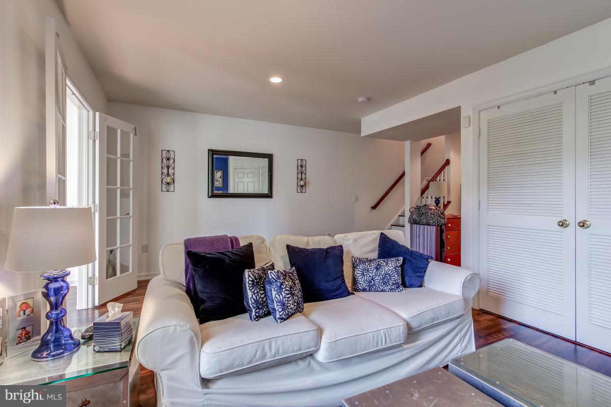 RIVER OAKS - Residential