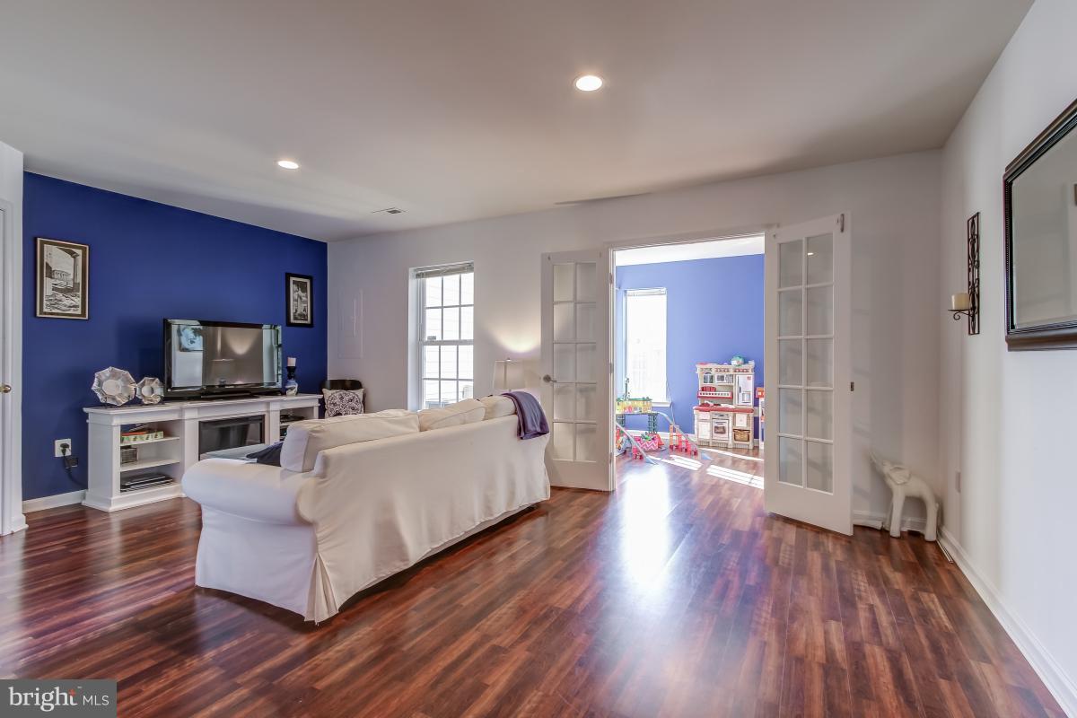 RIVER OAKS - Residential