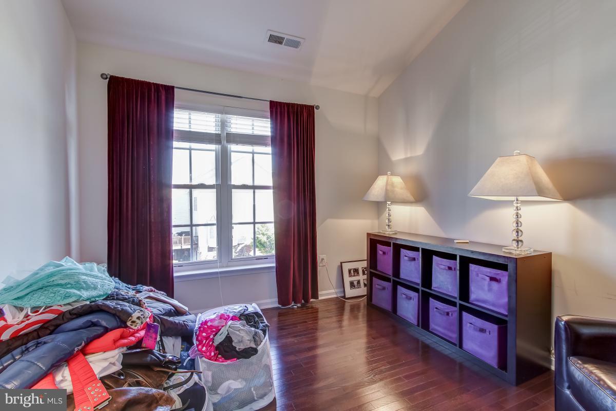 RIVER OAKS - Residential