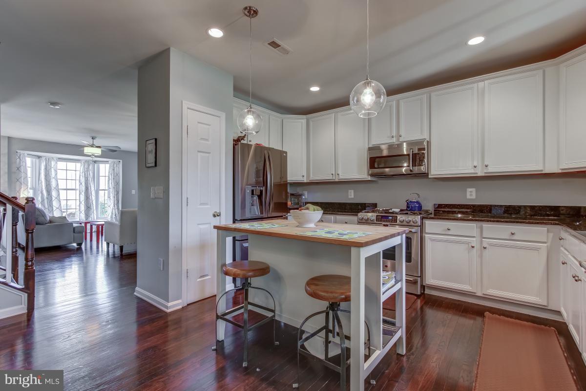 RIVER OAKS - Residential