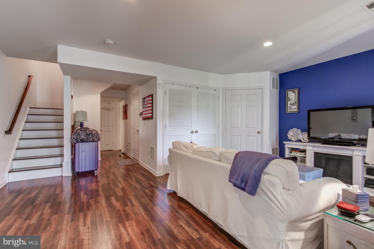 RIVER OAKS - Residential