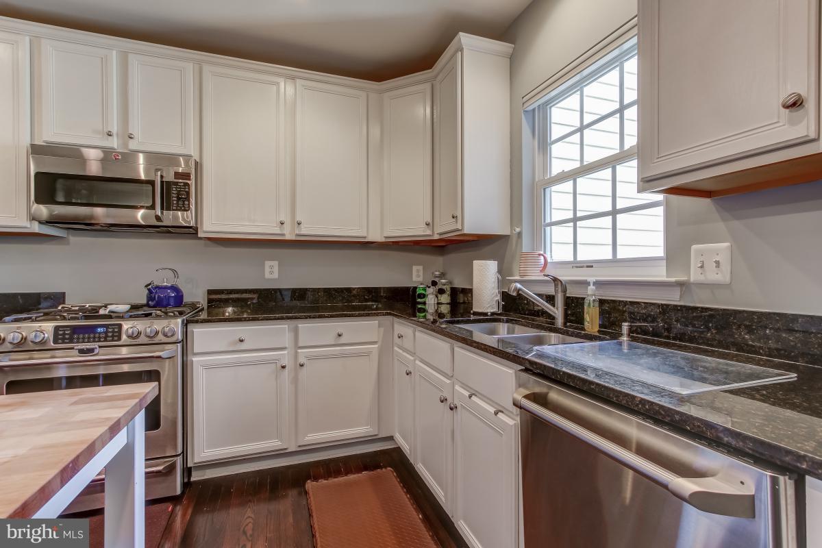 RIVER OAKS - Residential