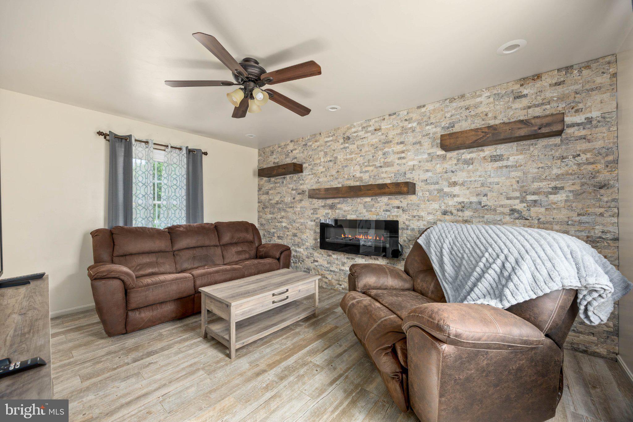 806 BROOKMEADE COURT