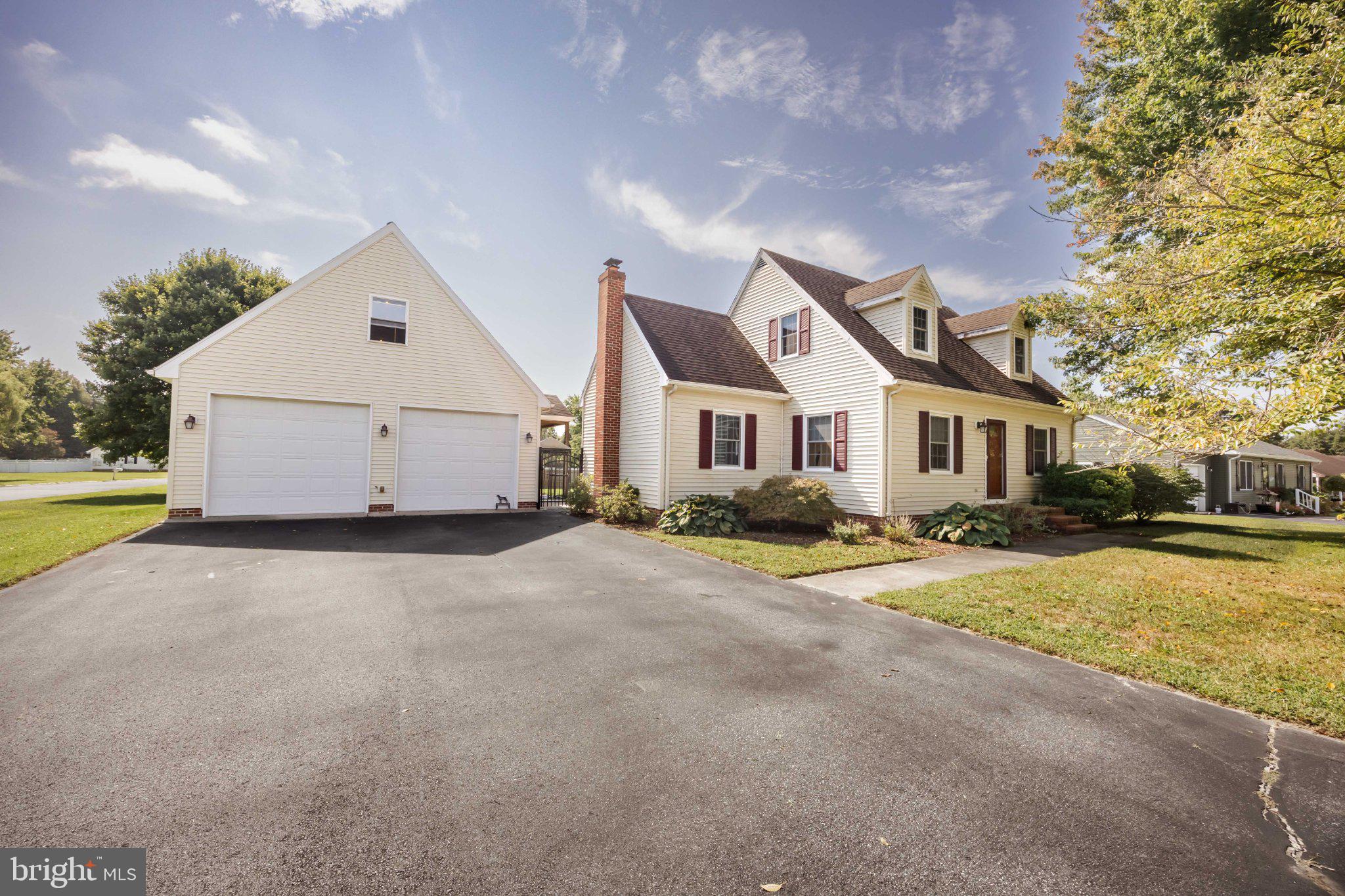 806 BROOKMEADE COURT