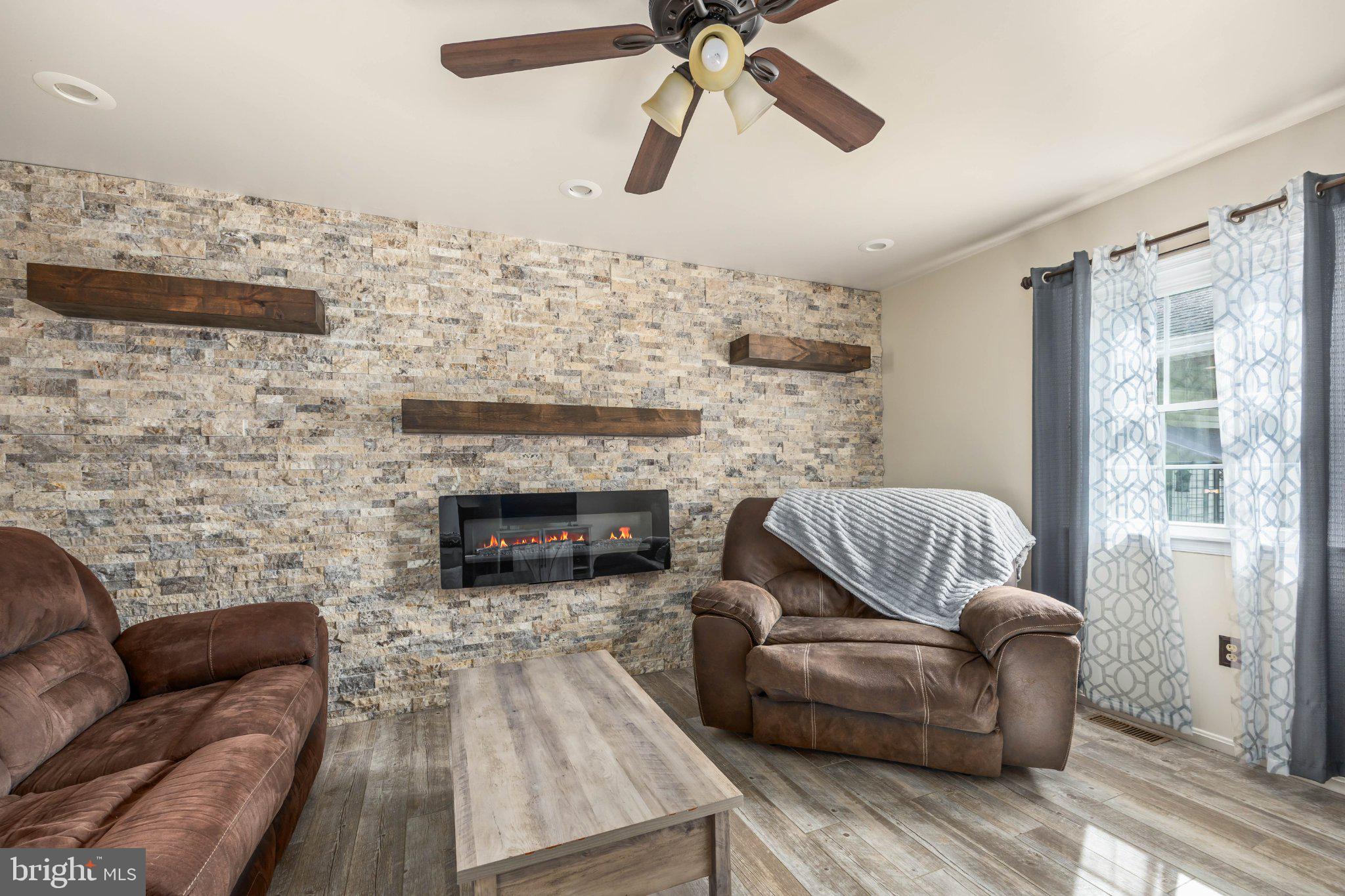 806 BROOKMEADE COURT