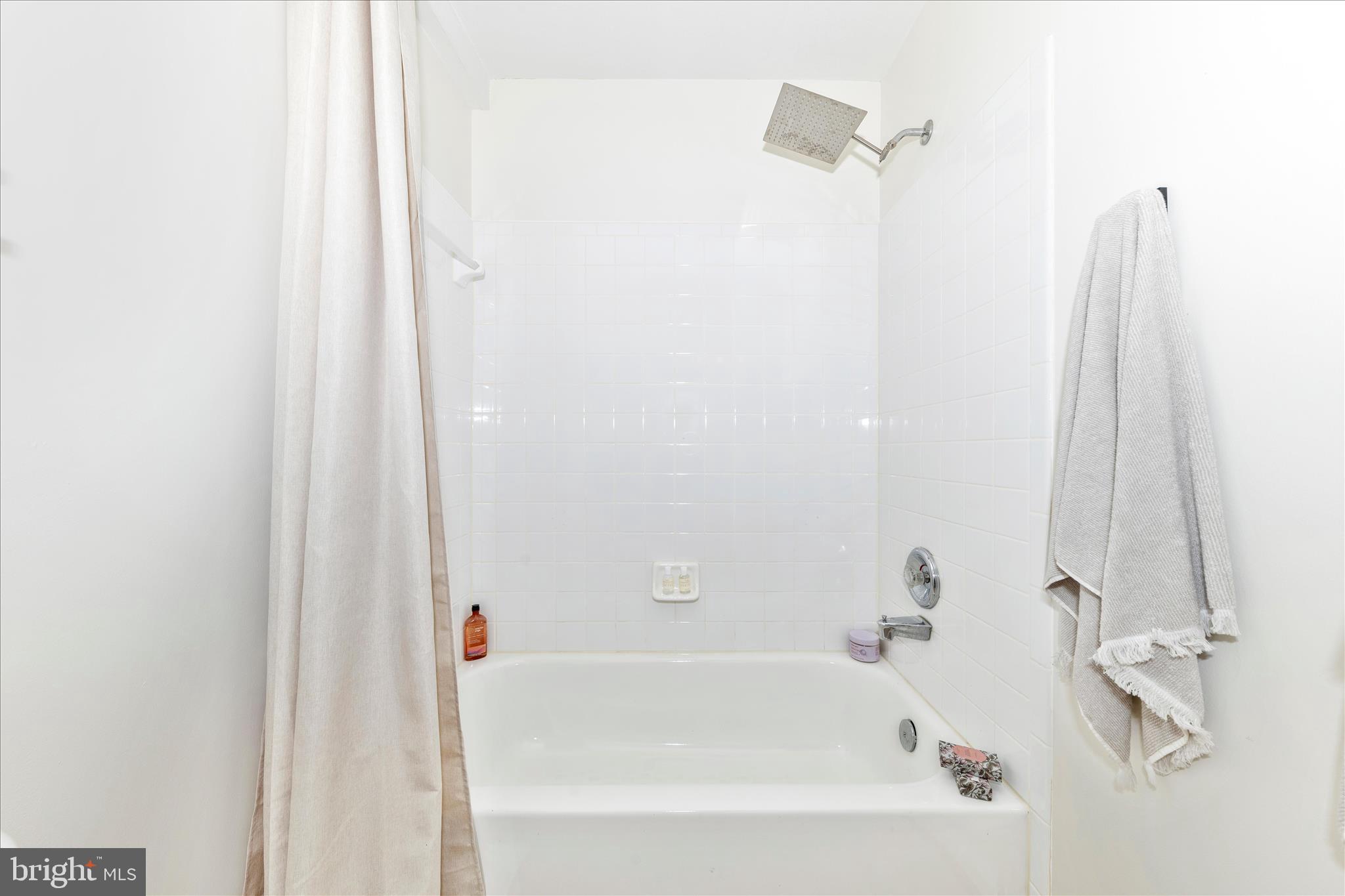 AMBER RIDGE AT MILESTONE - Residential