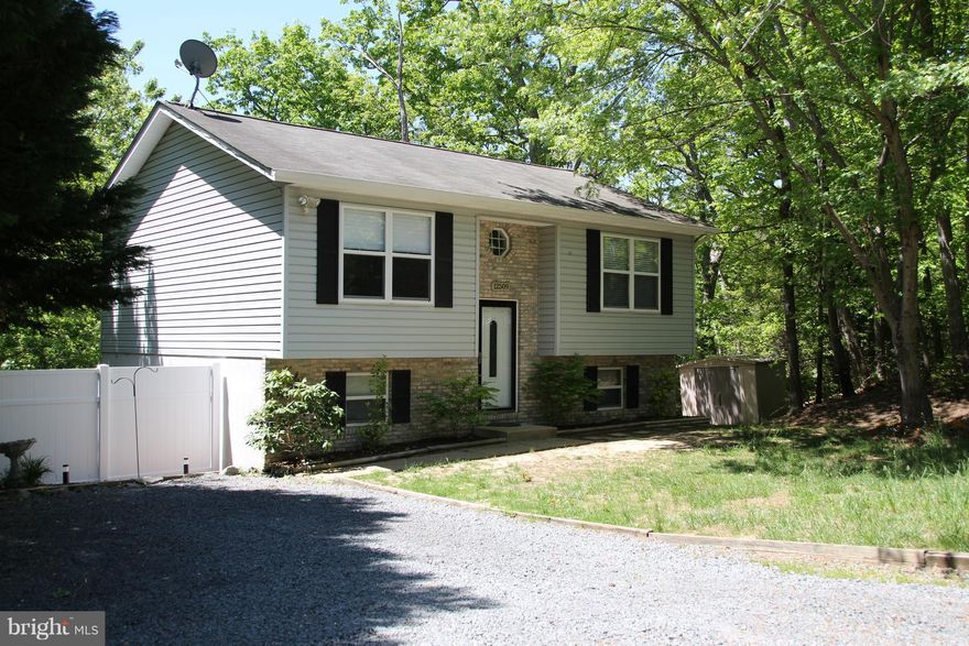 THIS 2 BEDROOM, 1 BATH SPLIT FOYER IS JUST PERFECT AS IT IS AND HAS ROOM TO GROW WITH THE FULL UNFIN. LOWER LEVEL WITH ROUGH-IN FOR 2ND BATH. OTHER AMENITIES INCLUDE CATHEDRAL CEILINGS, GARDEN WINDOW IN KITCHEN, LARGE REAR  YARD & EXTRA LOT ON RIGHT OF HOME (LOT 123) TO CONVEY. LOCATED ON CULDESAC LOCATION. LOADS OF POTENTIAL!