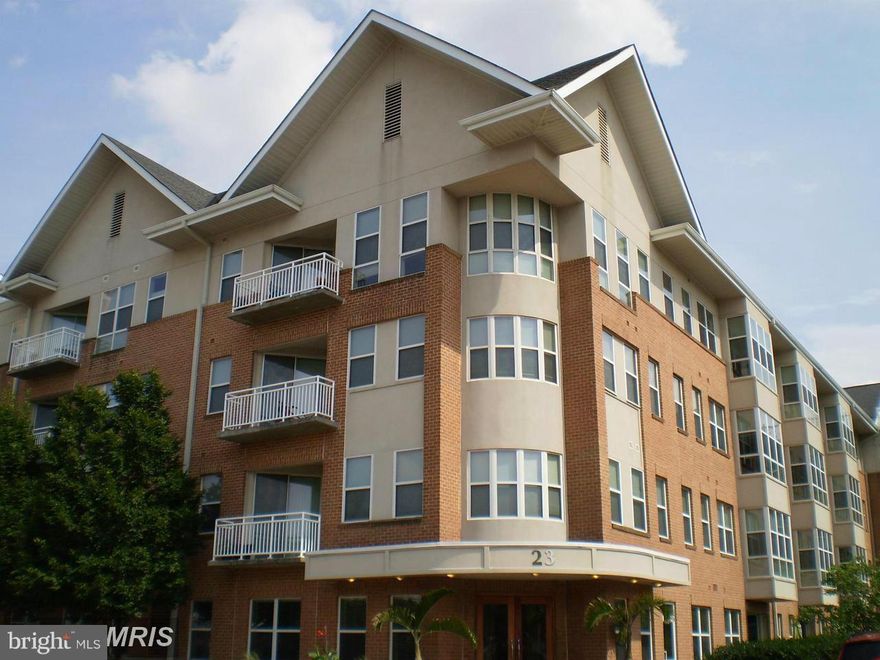 New living room and bedroom paint! Large 1BR/1BA condo with 1 parking space. Large outdoor patio, new carpet, new blinds, walk-in closet, 24-hour security desk, access to fitness room, outdoor pool and billiards. Walk to Inner Harbor, shopping, gourmet restaurants, night life, sports stadiums. Convenient to I-95 & I-83, Baltimore Circulator.