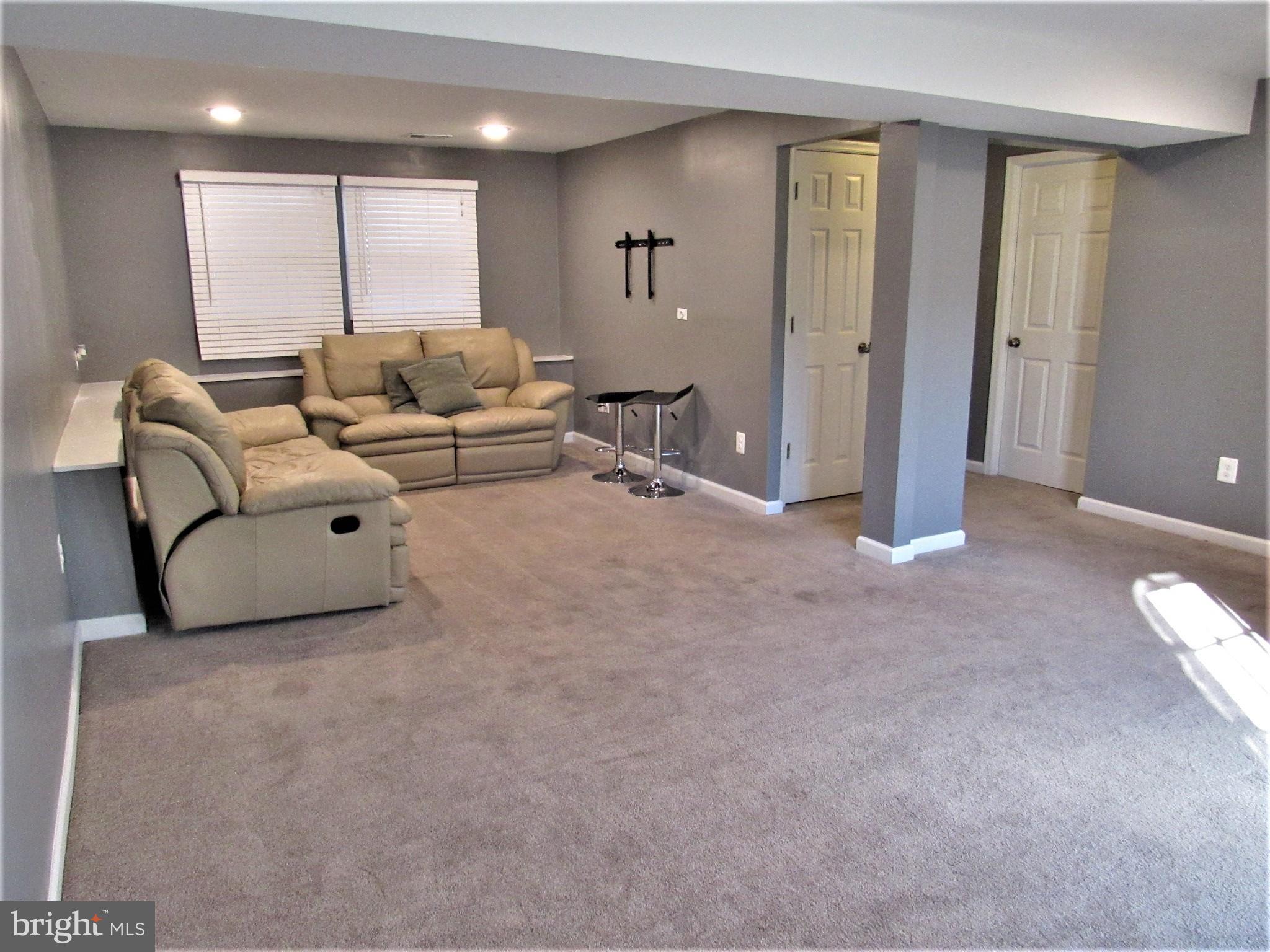 STRAWBERRY HILL - Residential Lease