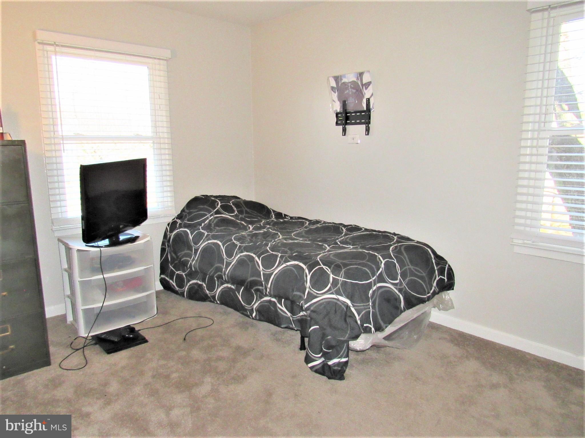 STRAWBERRY HILL - Residential Lease