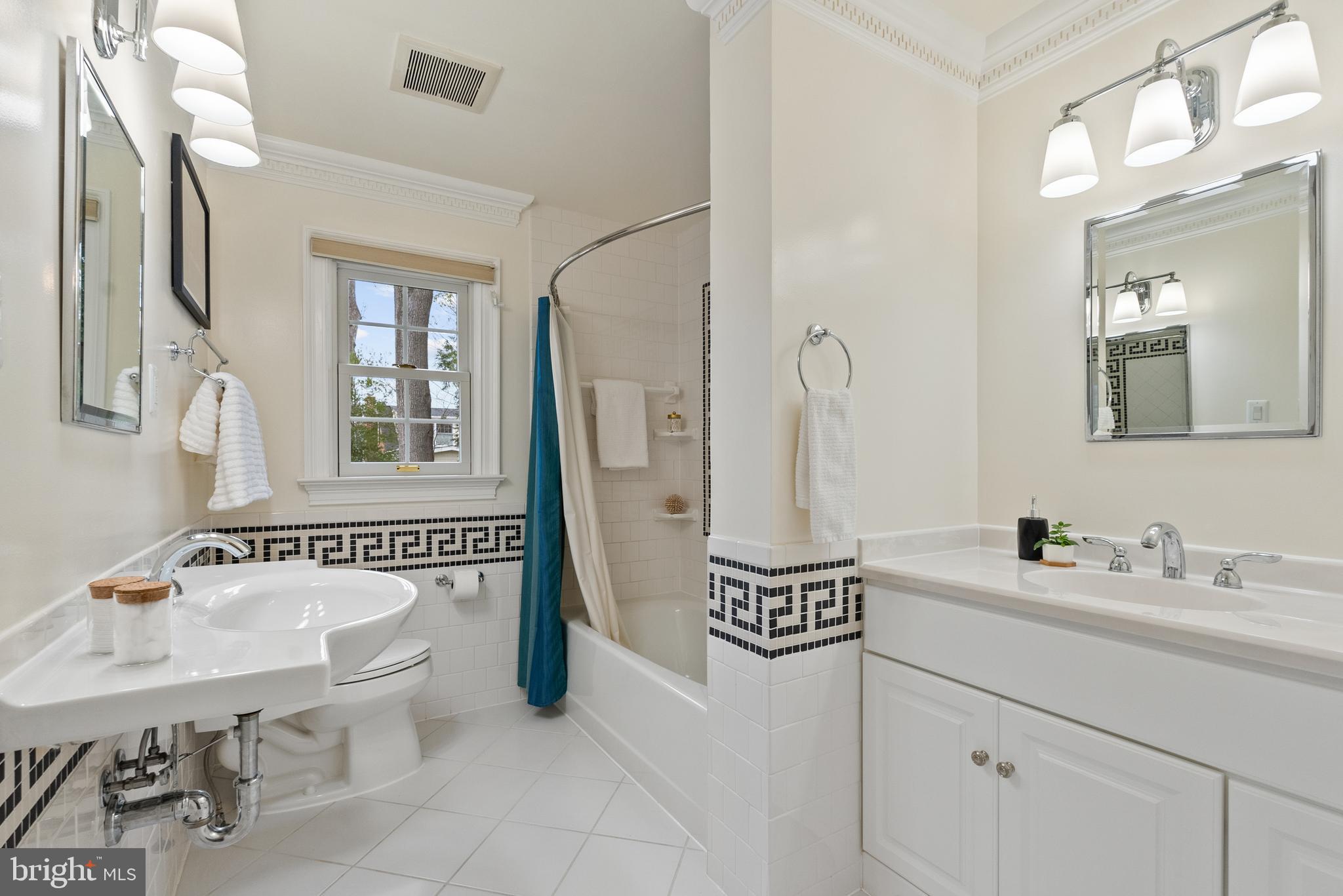 WAYNEWOOD - Residential