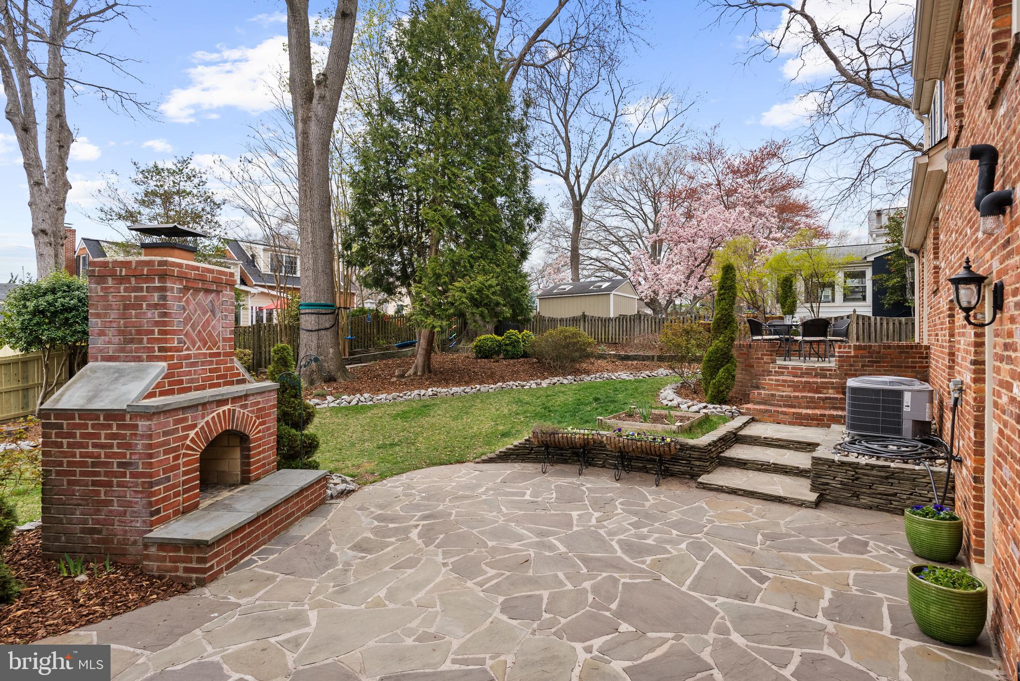 WAYNEWOOD - Residential