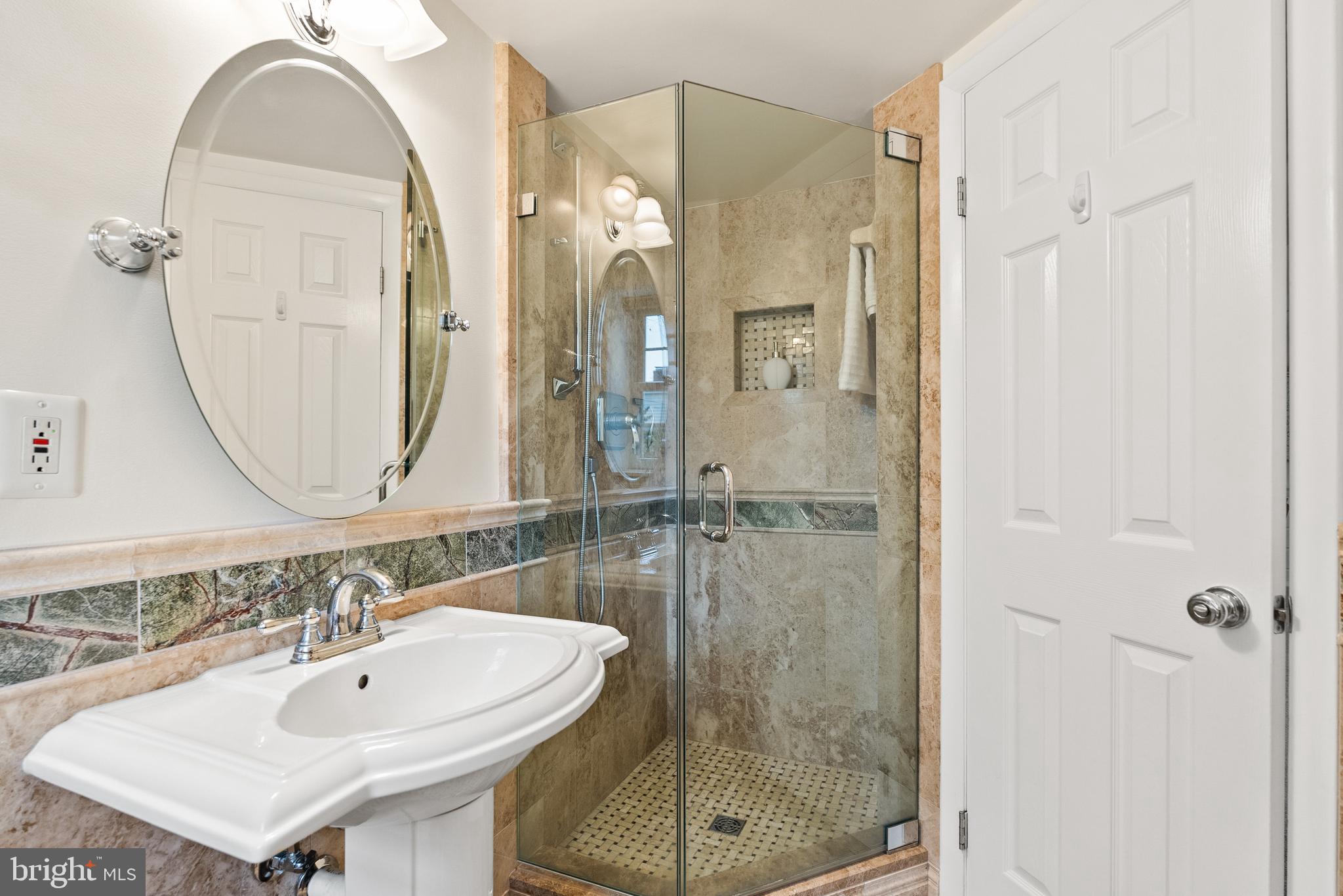 WAYNEWOOD - Residential