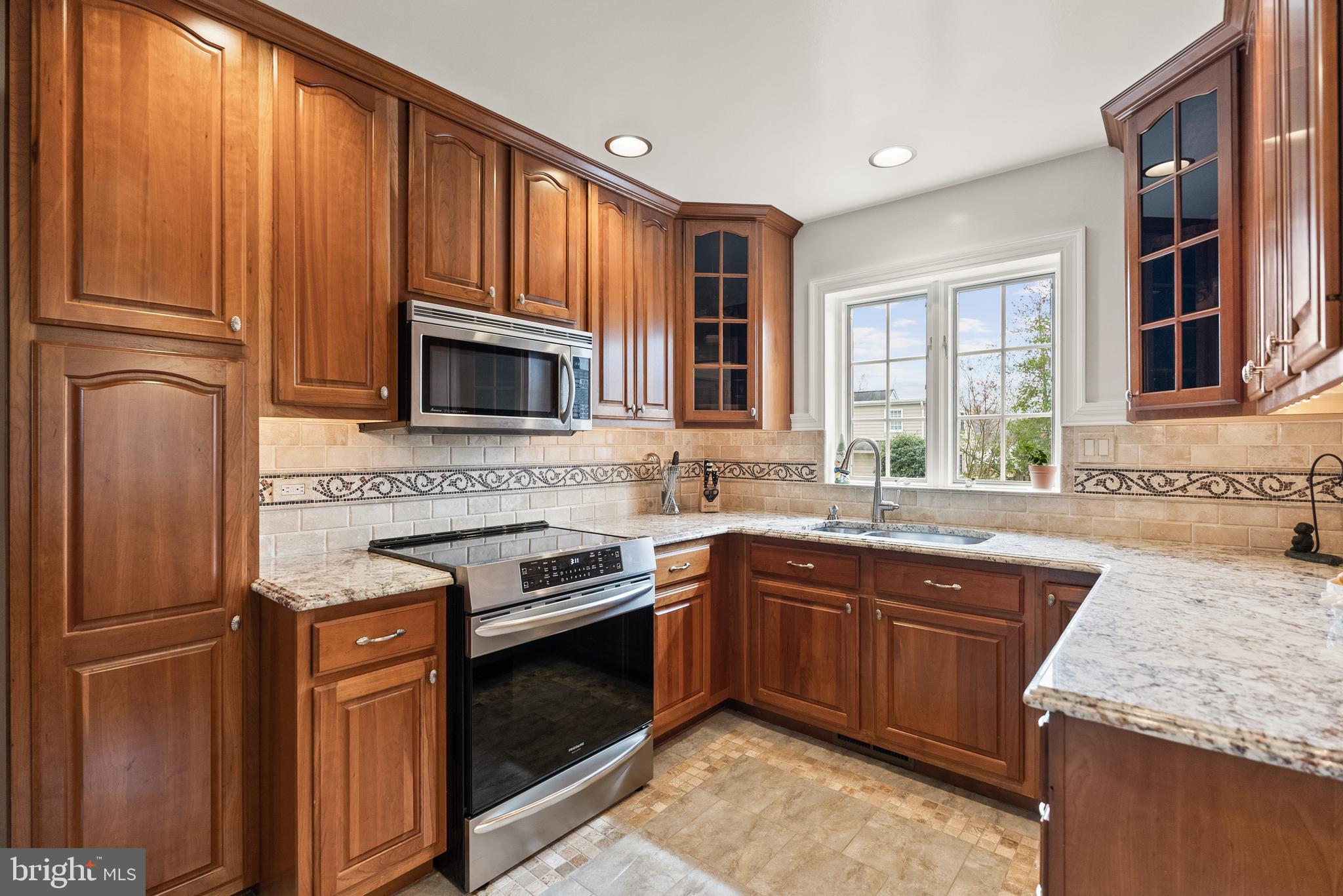 WAYNEWOOD - Residential