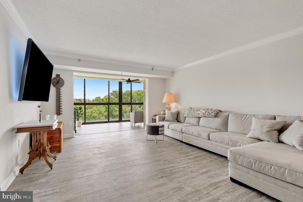 LEISURE WORLD - Residential