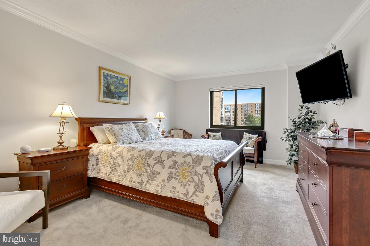 LEISURE WORLD - Residential