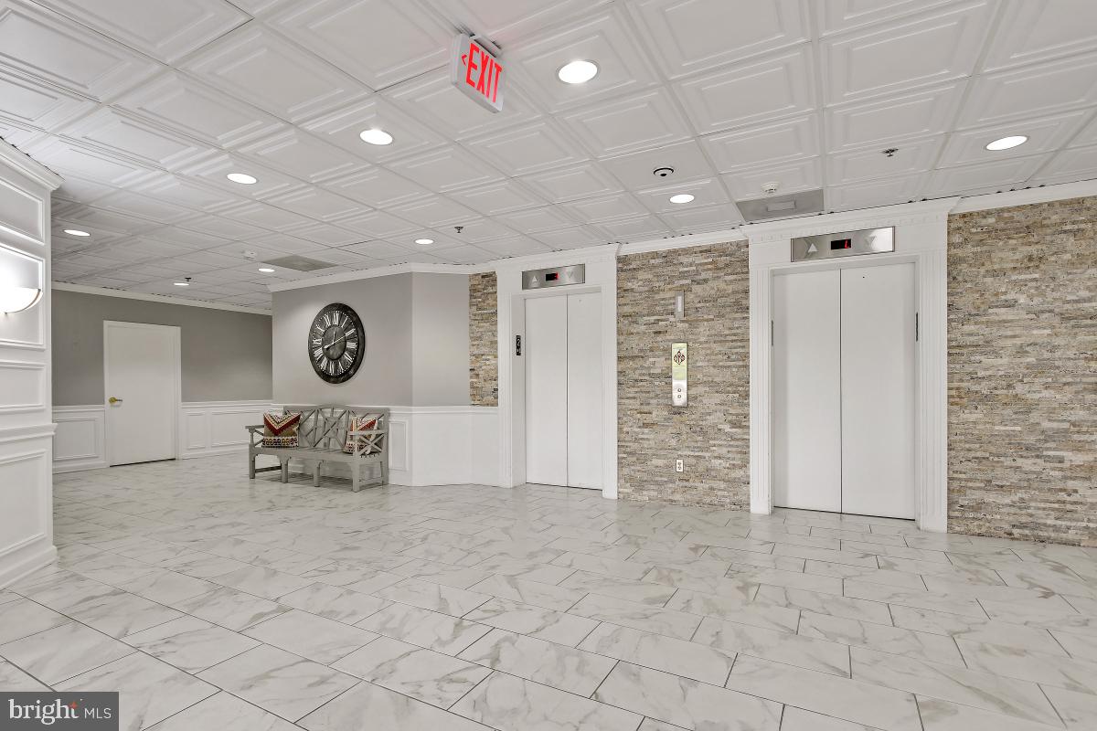 LEISURE WORLD - Residential