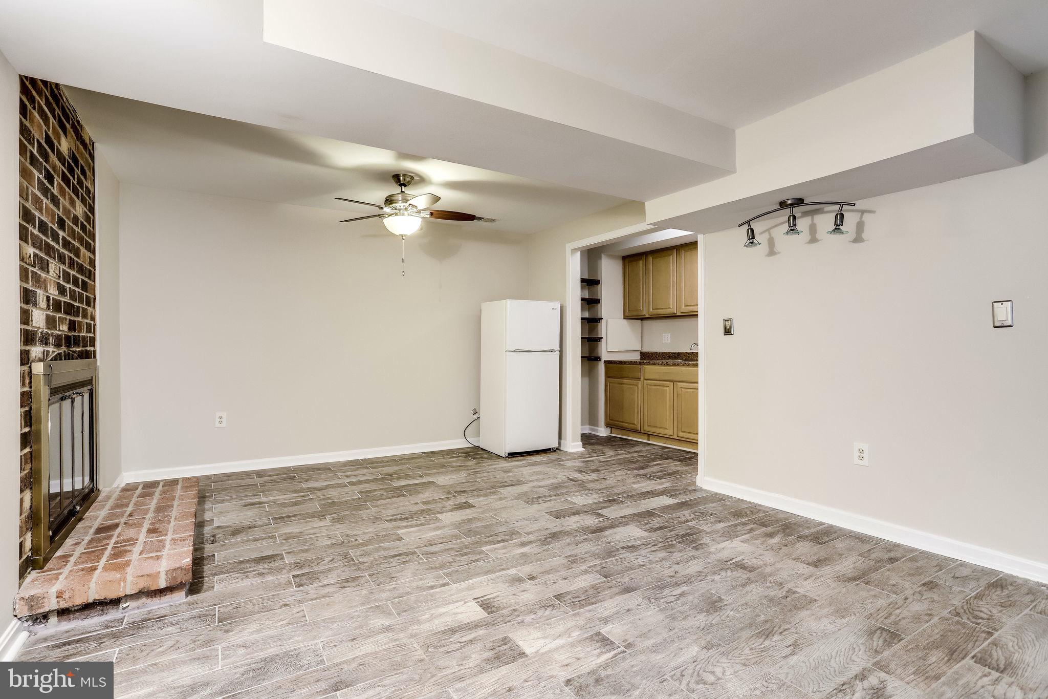 COURTS OF CHANDON - Residential